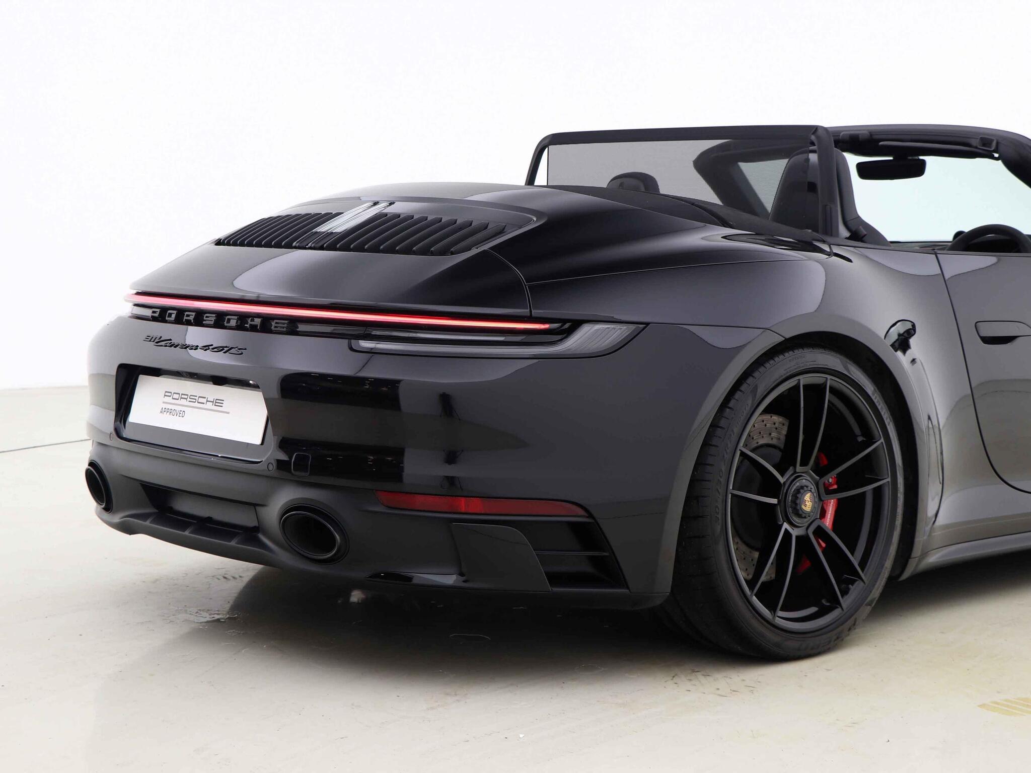 Porsche 911 view 25