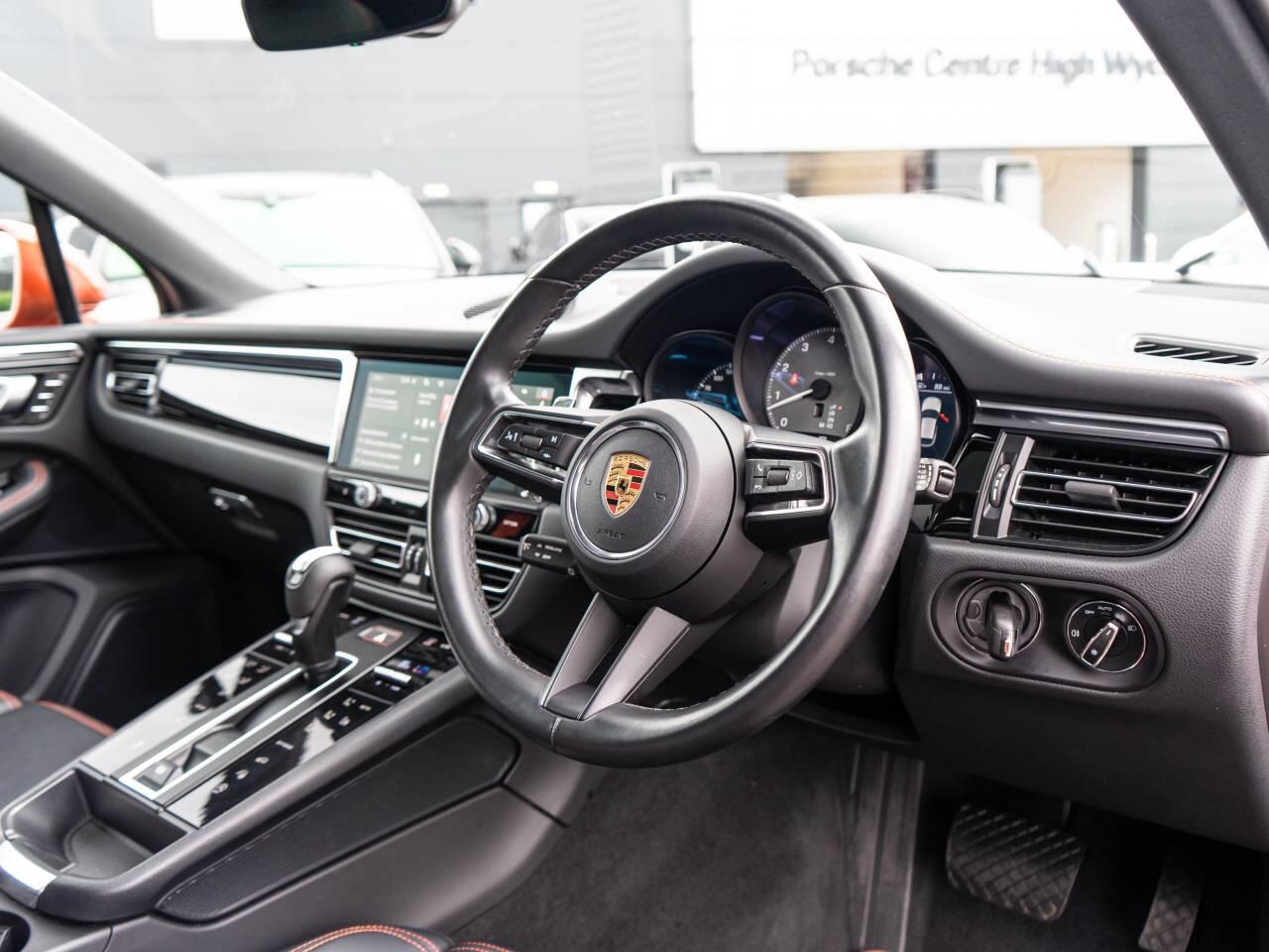 Porsche Macan view 4