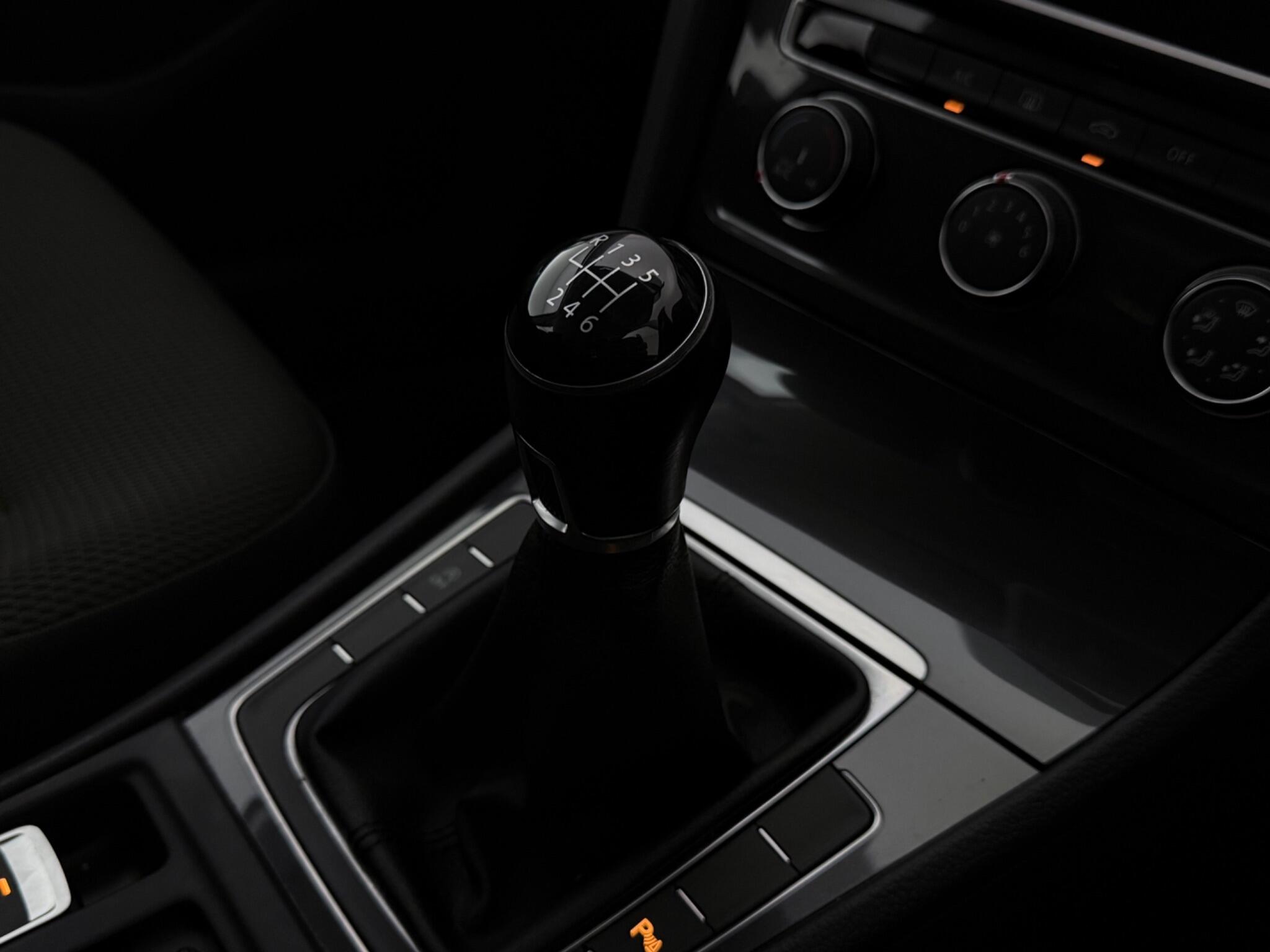 Volkswagen Golf view 22