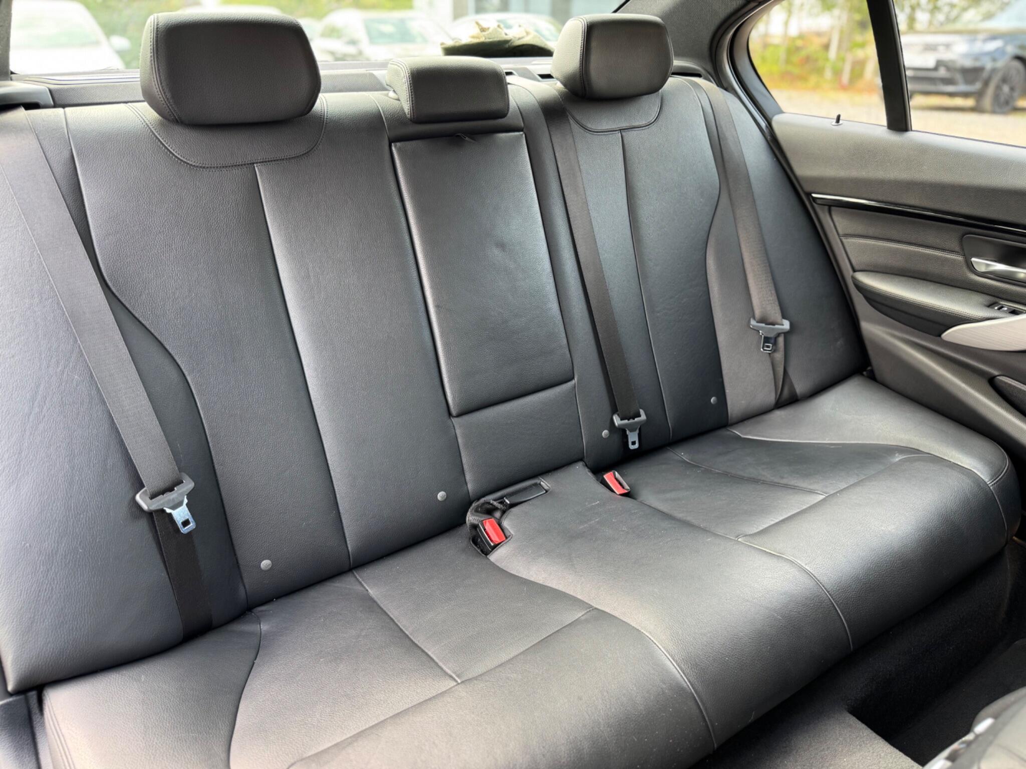 BMW 3 Series view 22