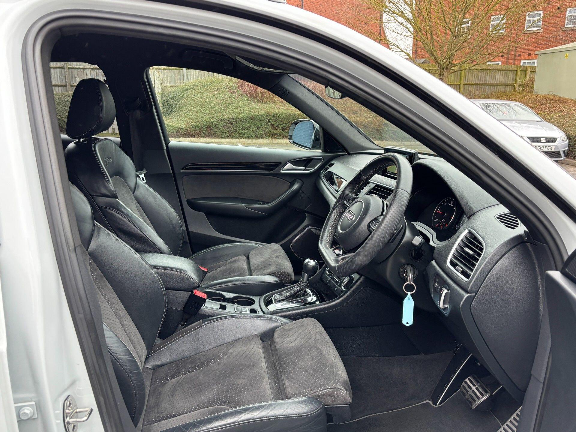 Audi Q3 view 18