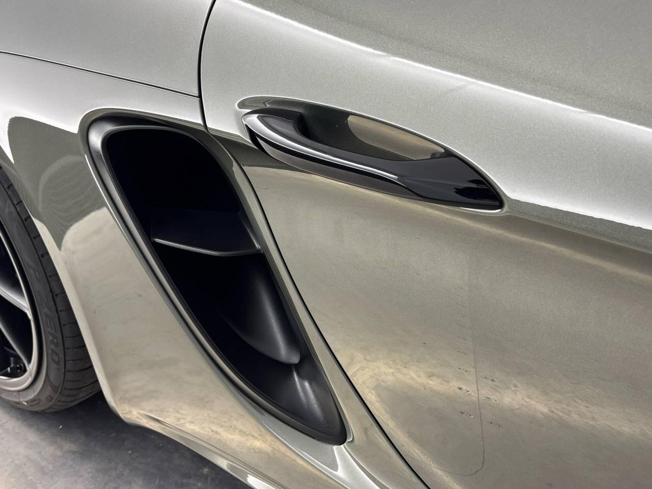 Porsche Cayman view 13