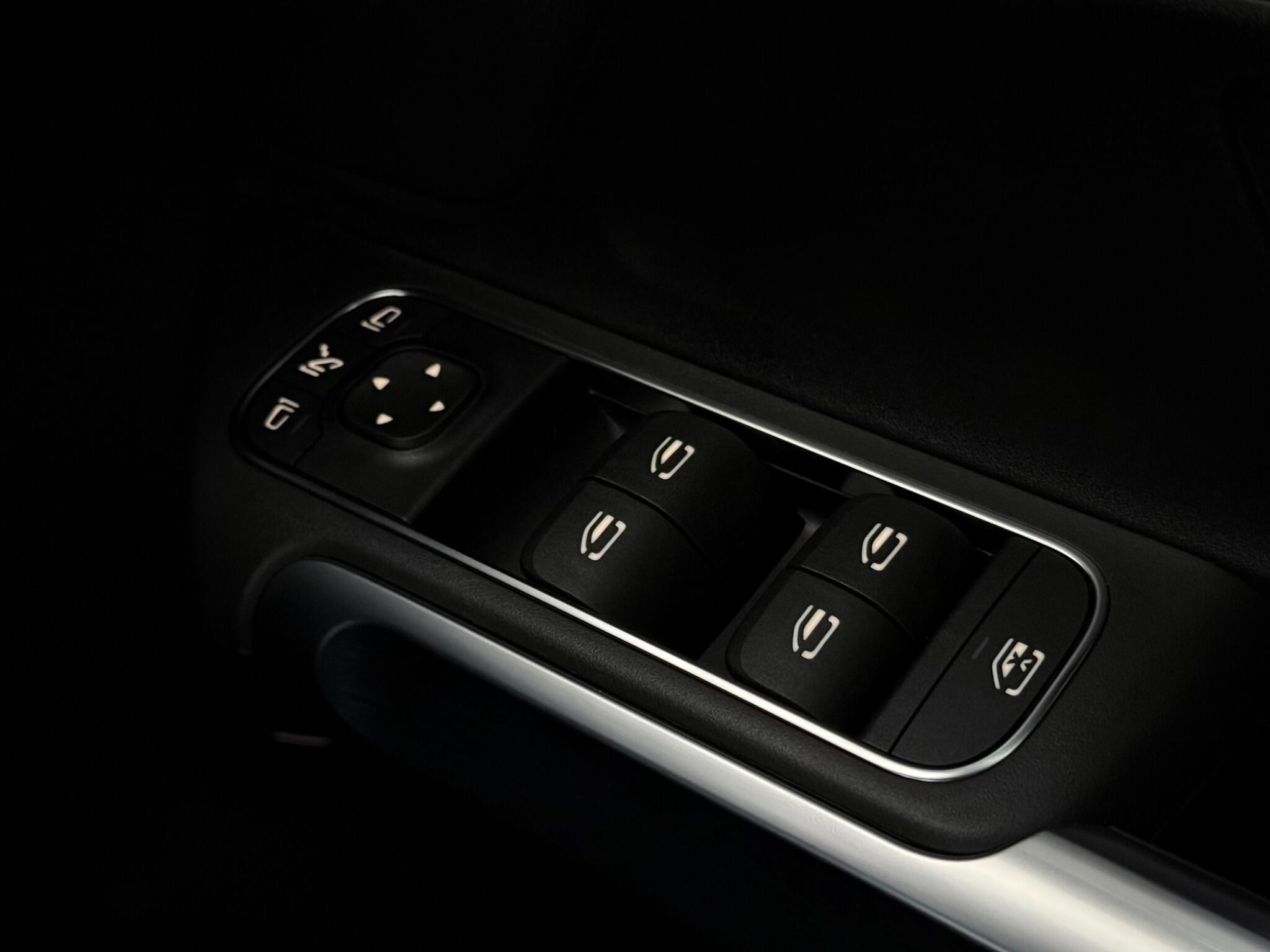 Mercedes-Benz GLB view 21