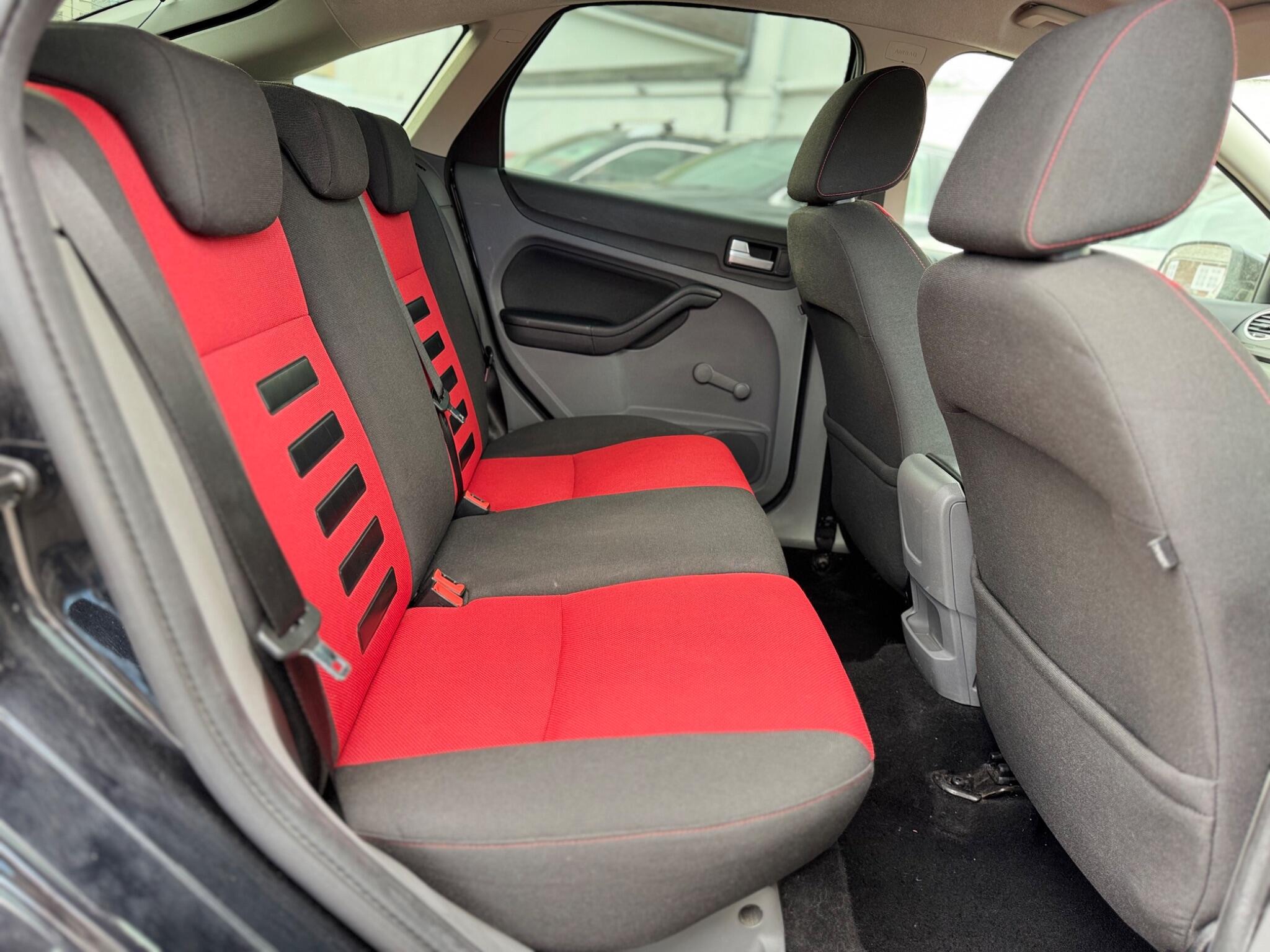 Ford Focus view 22