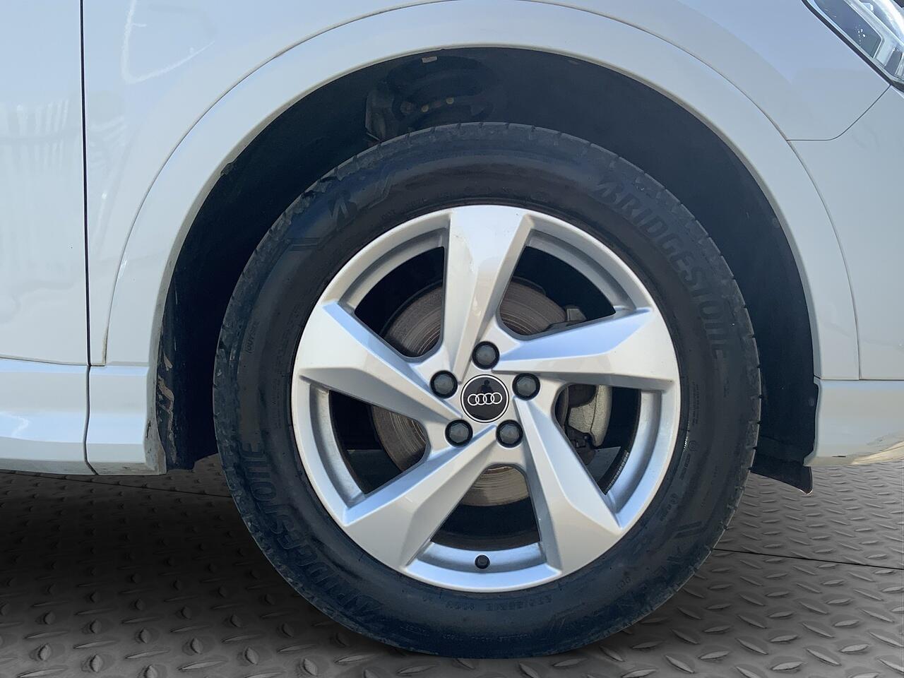 Audi Q3 view 20