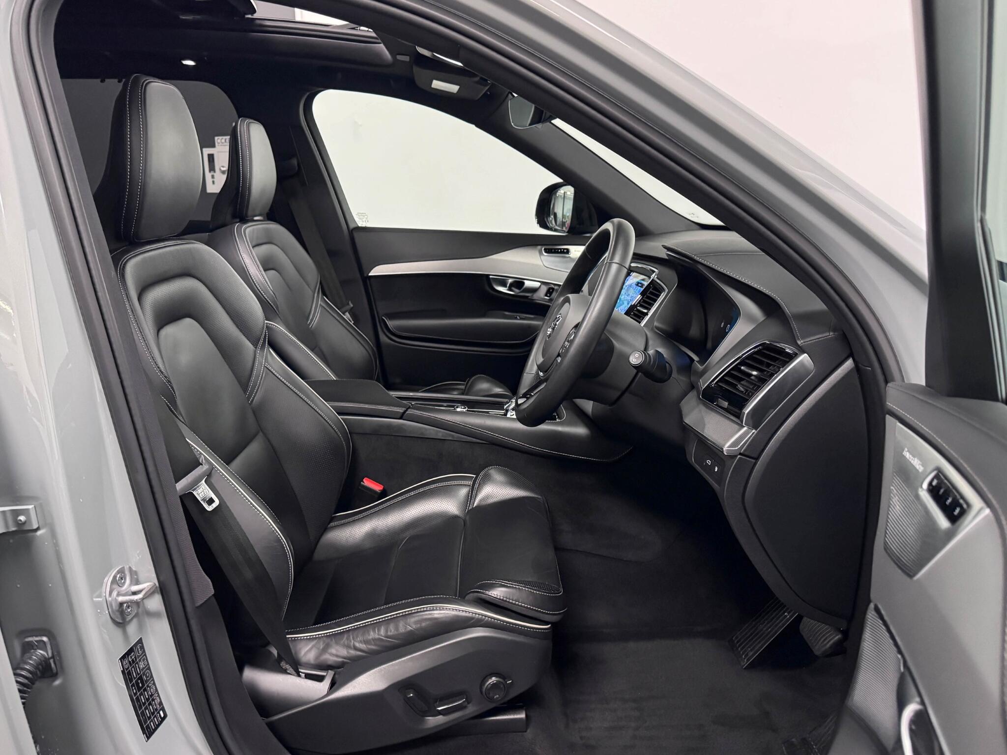 Volvo XC90 view 32