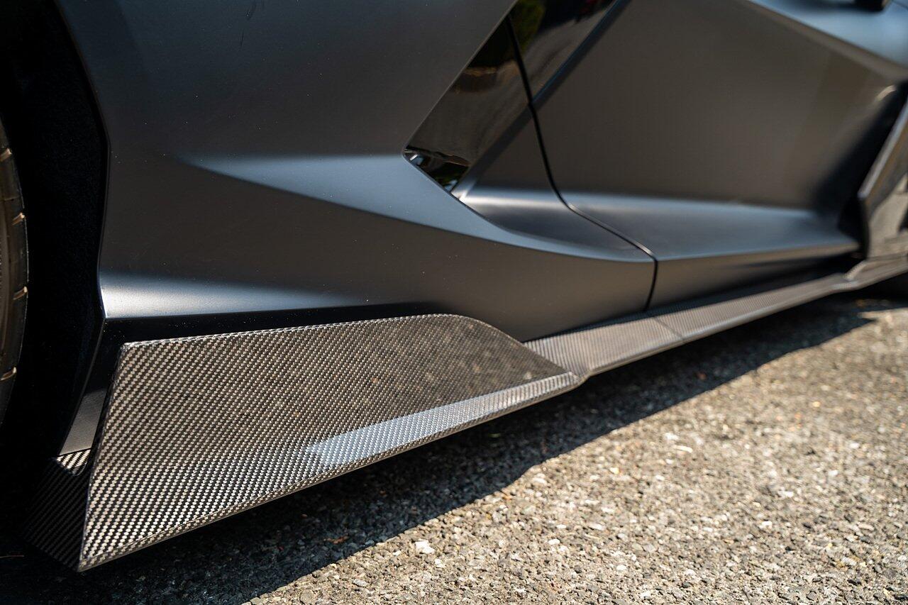 Lamborghini Revuelto view 9