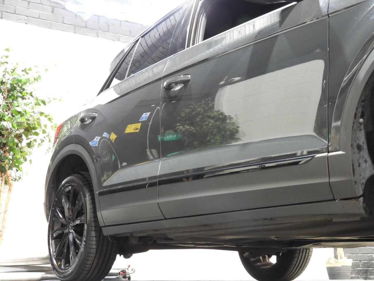 Volkswagen T-Roc view 12