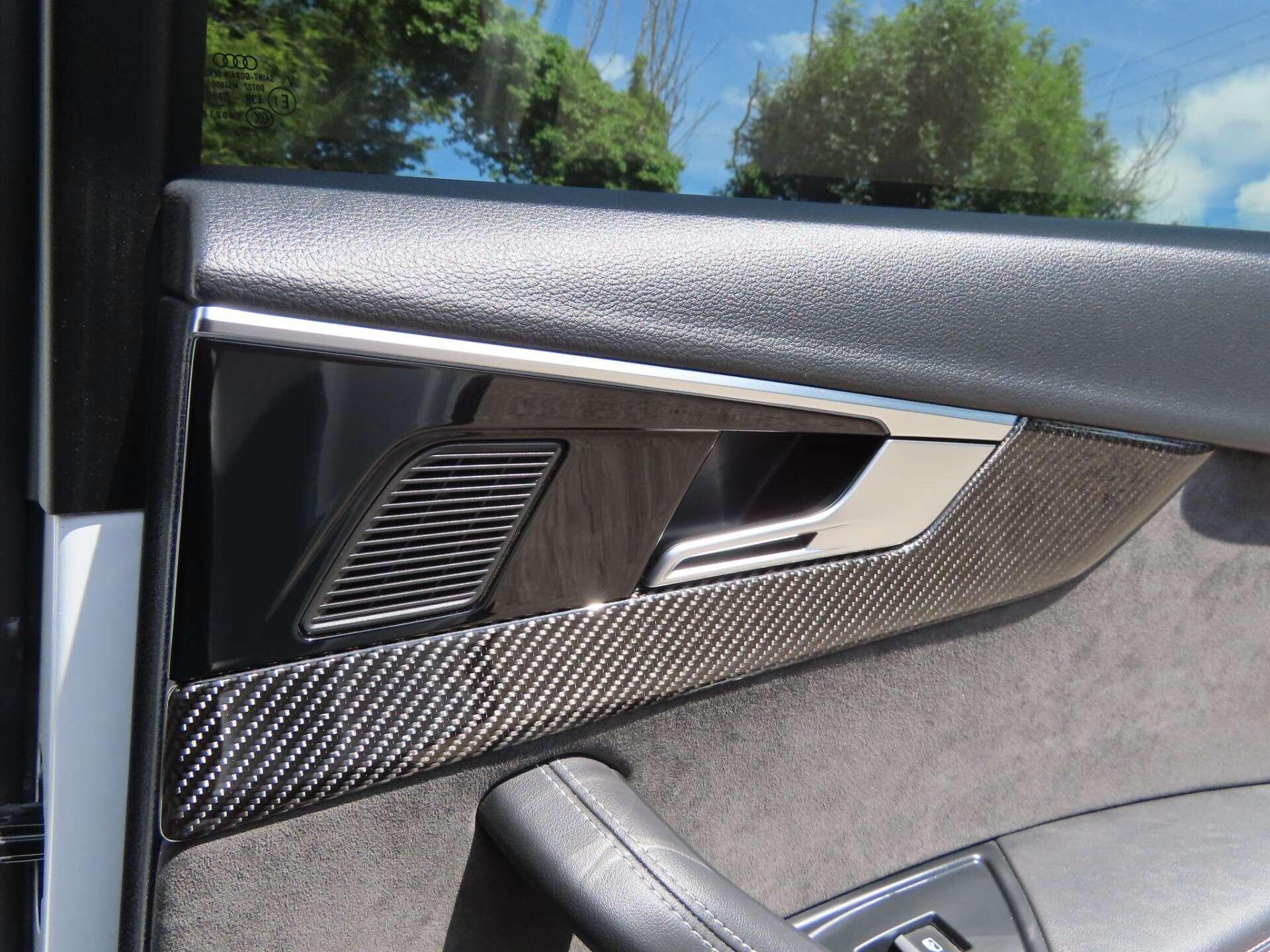 Audi RS4 view 27