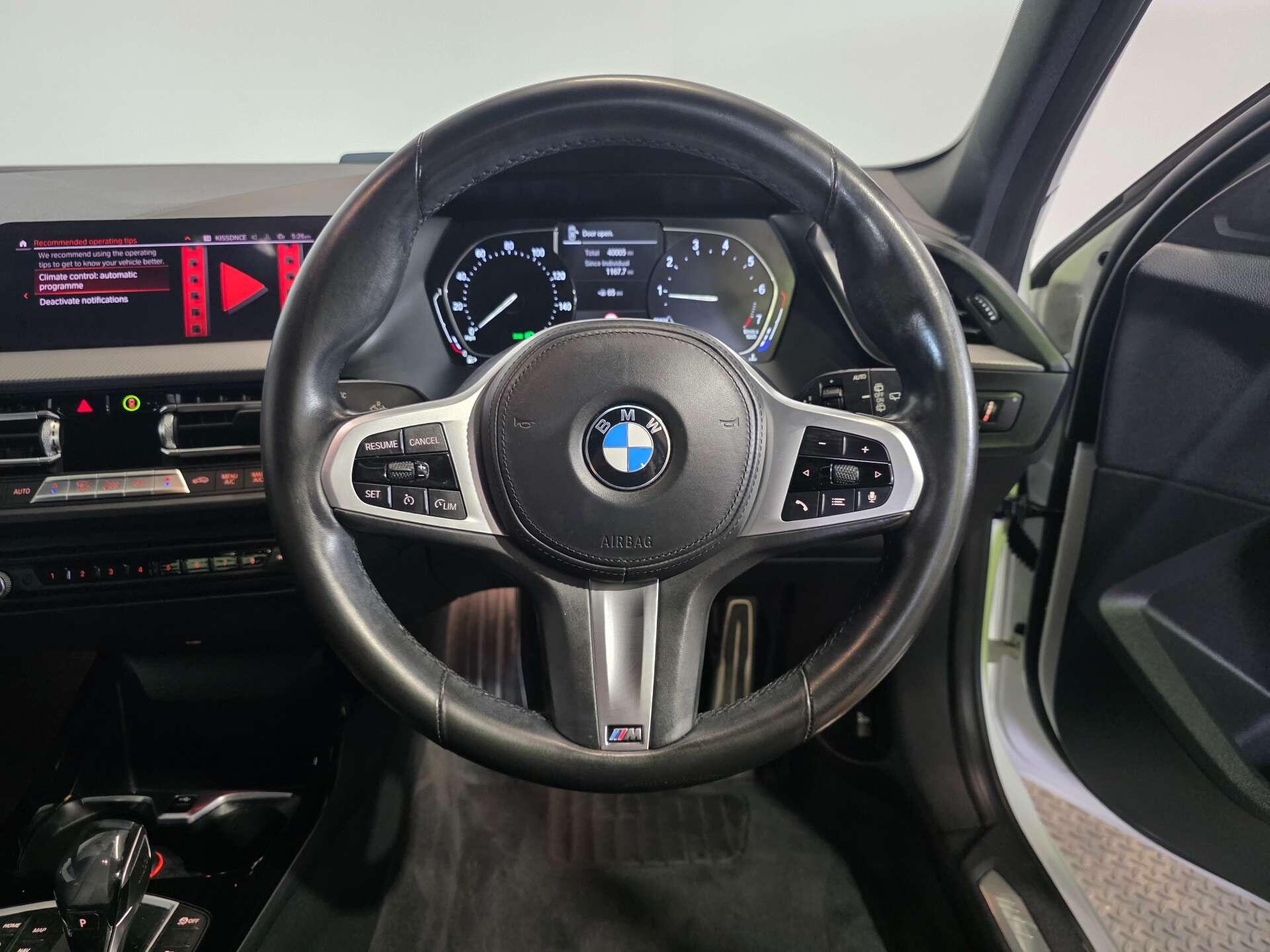 BMW 1 Series view 18