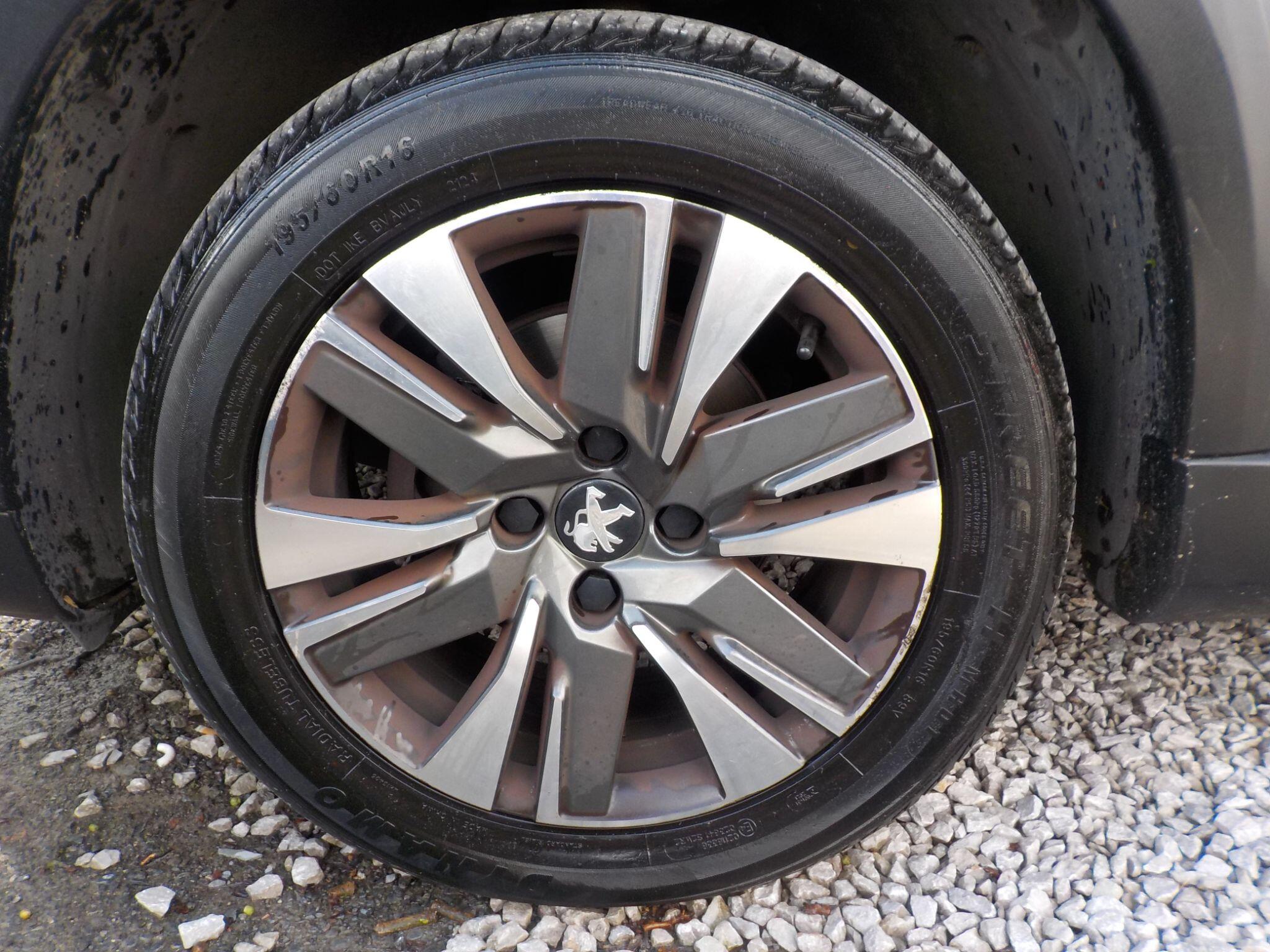 Peugeot 2008 1.2 PureTech Allure Premium Euro 6 (s/s) 5dr