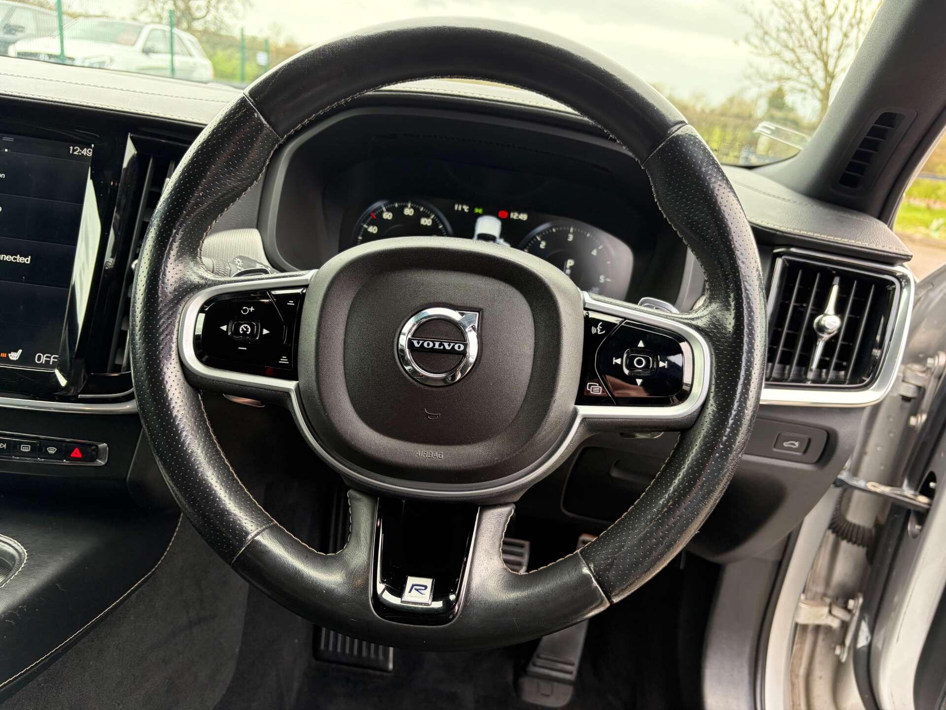 Volvo S90 view 42