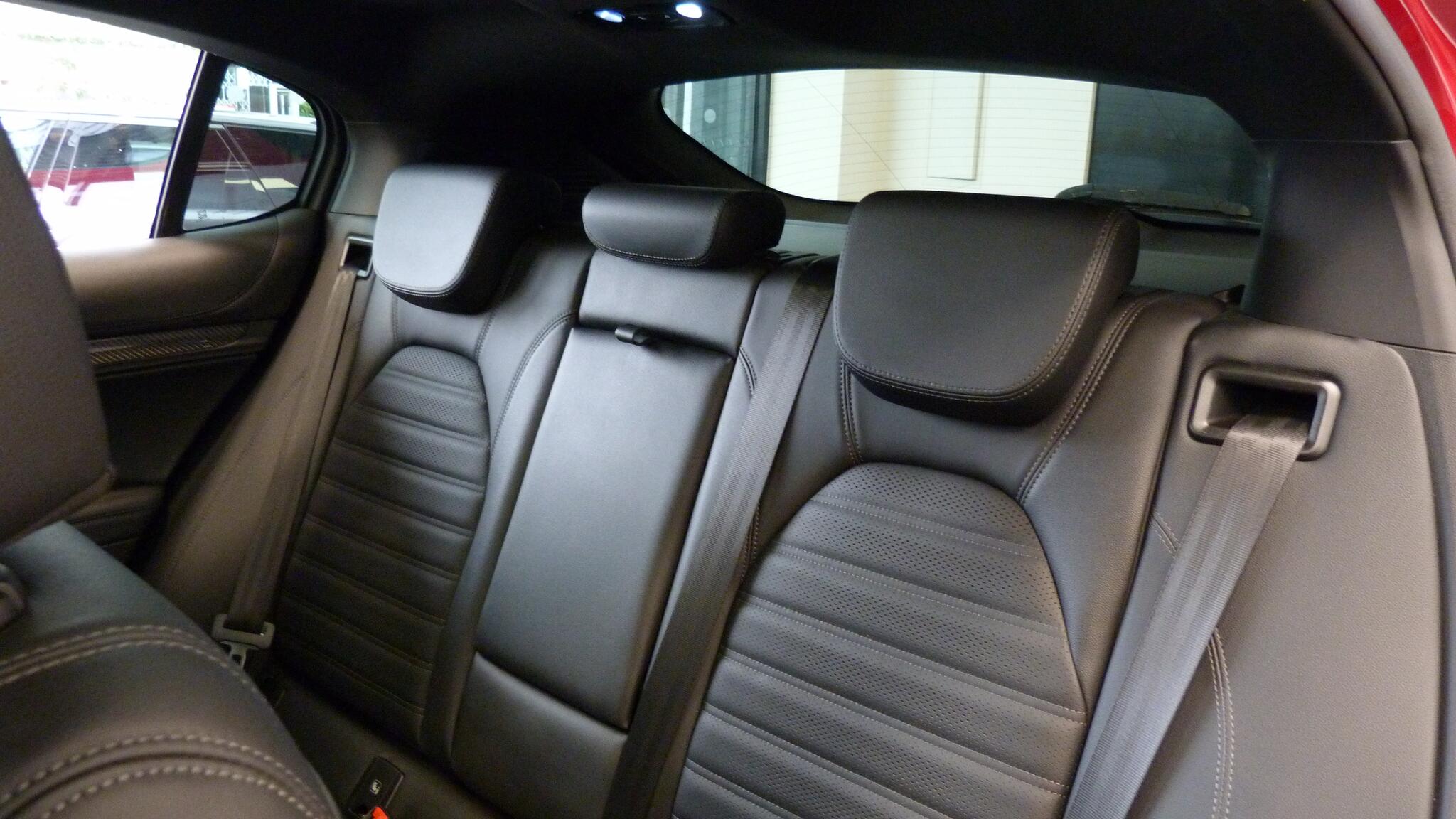 Alfa Romeo Stelvio view 21