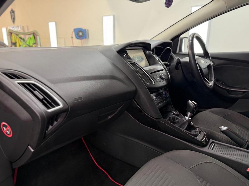 2015 Ford Focus 1.0T EcoBoost Titanium Euro 6 (s/s) 5dr • 93,500 miles image 18