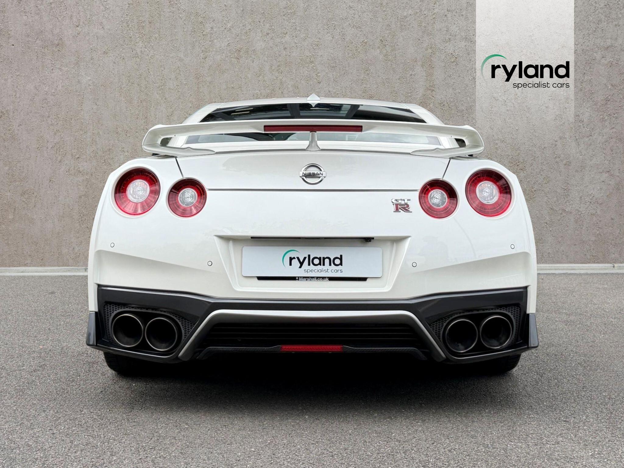 Nissan GT-R view 6