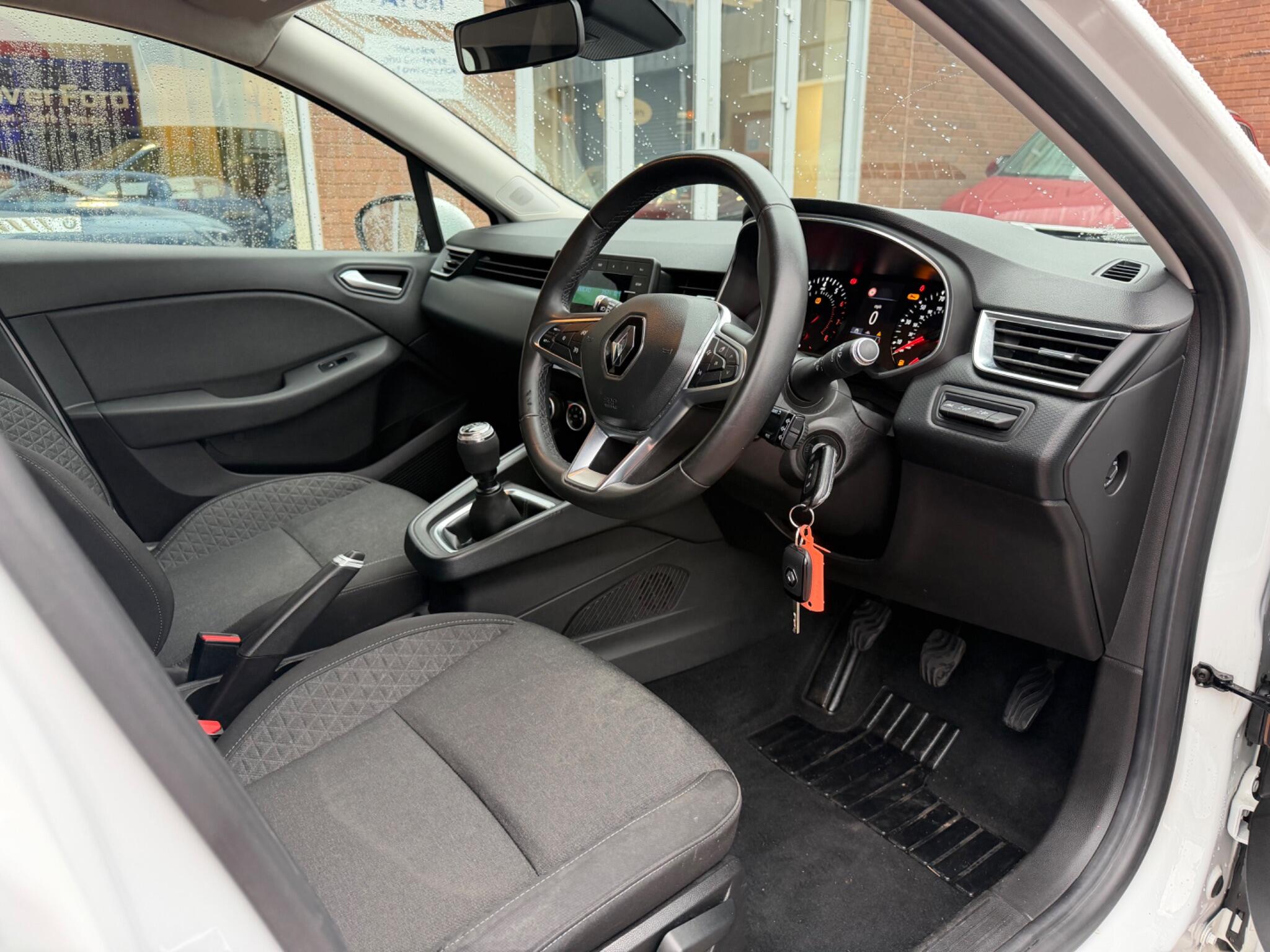 Renault Clio view 63