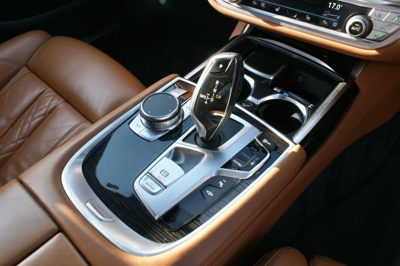 BMW 7 Series view 61