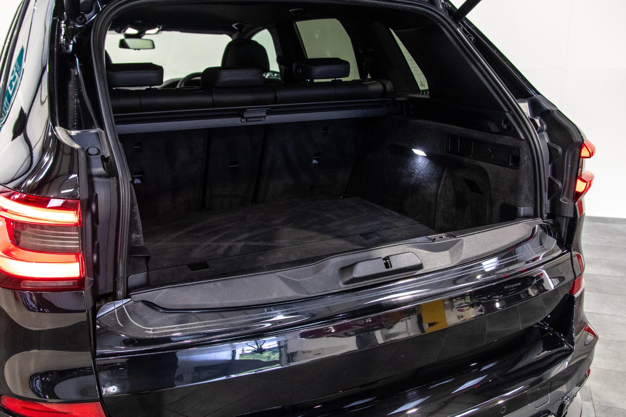 BMW X5 view 11