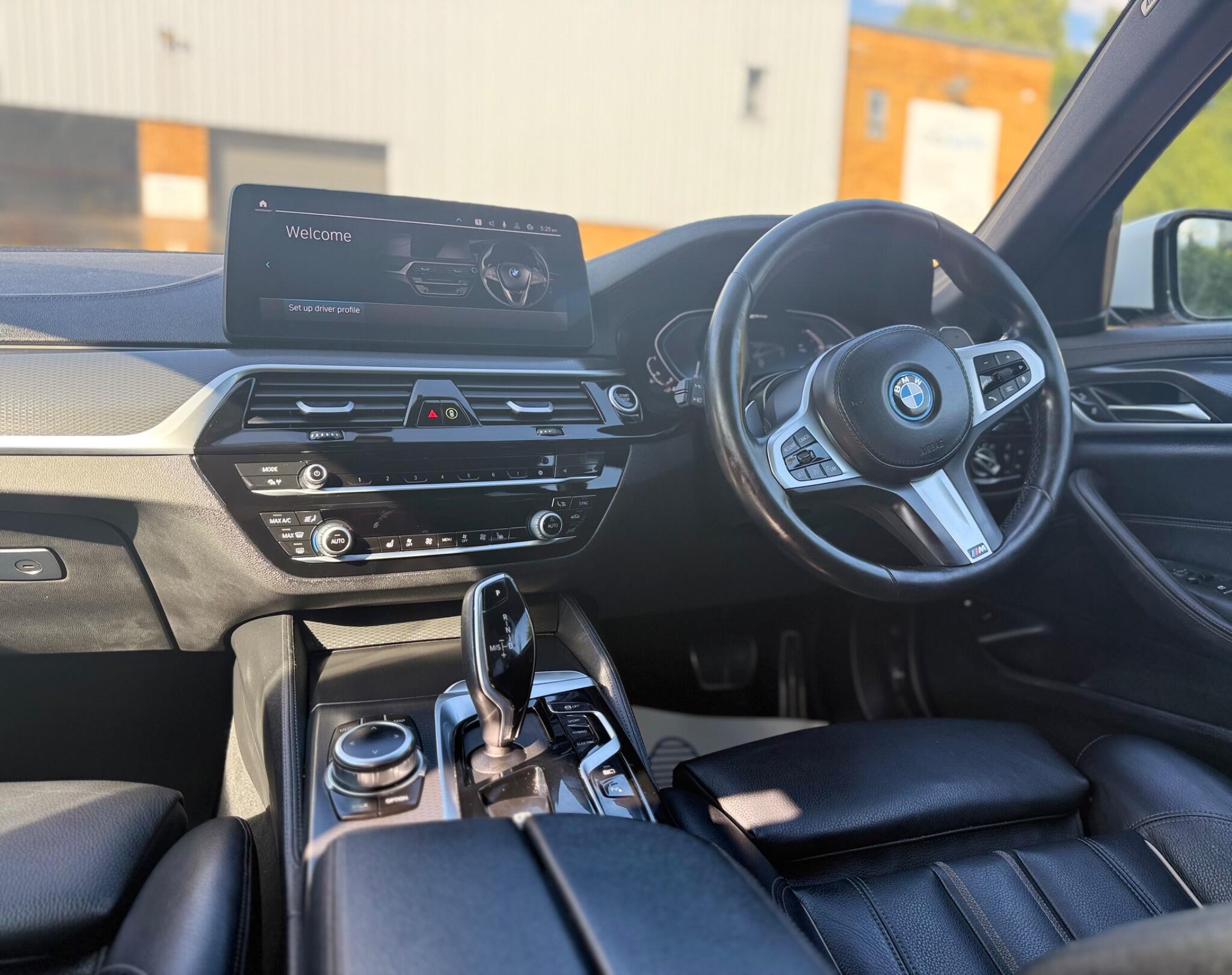 BMW 5 Series view 14