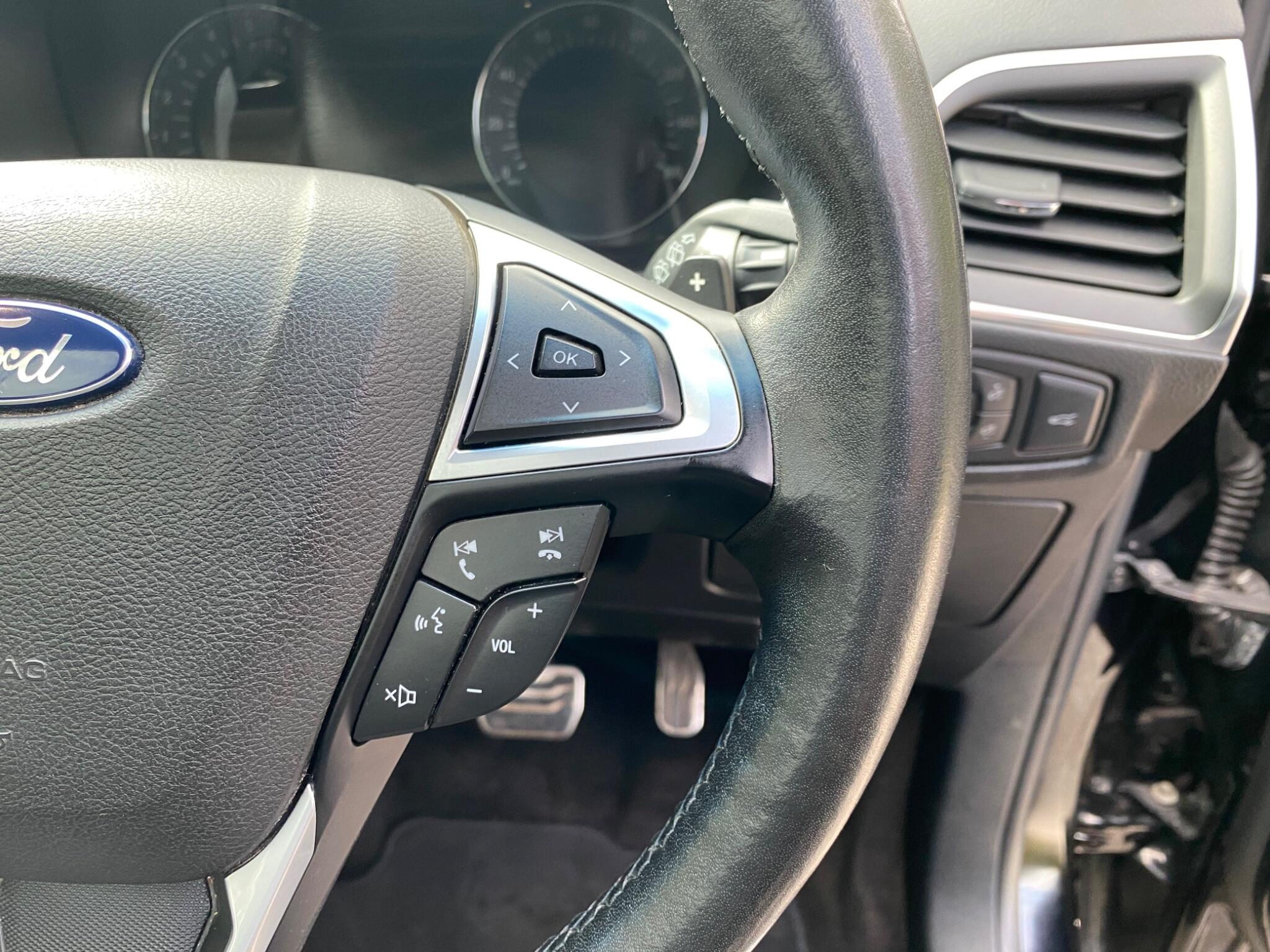 Ford Edge view 28