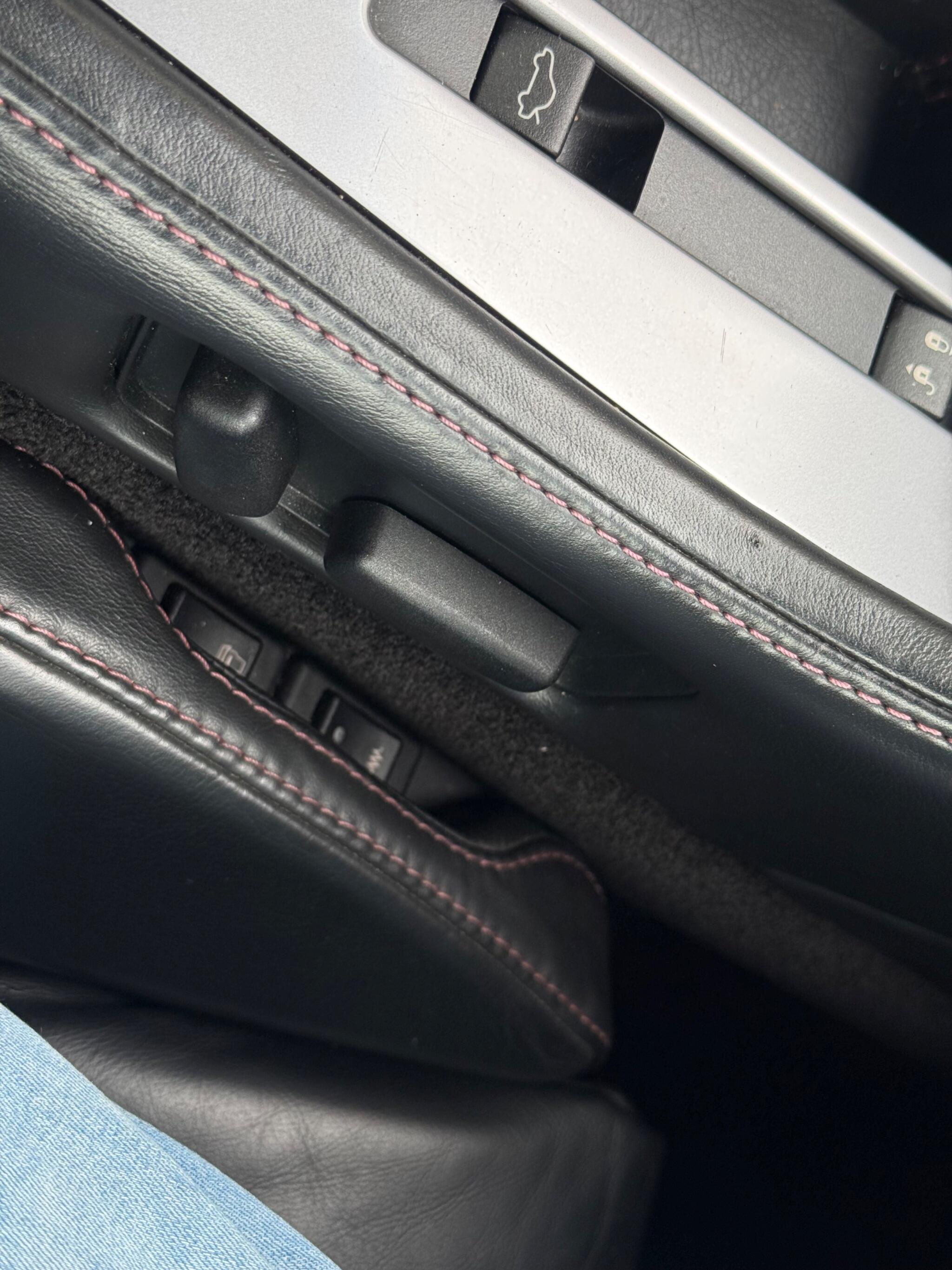 2005 Aston Martin DB9 5.9 Coupe 2dr Petrol Seq (394 g/km, 450 bhp) image 14