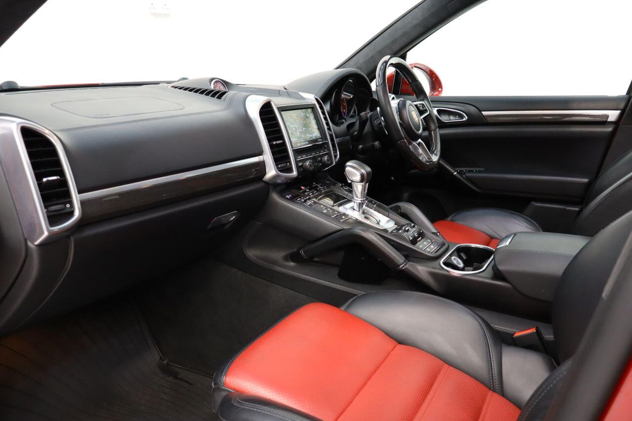 Porsche Cayenne view 15