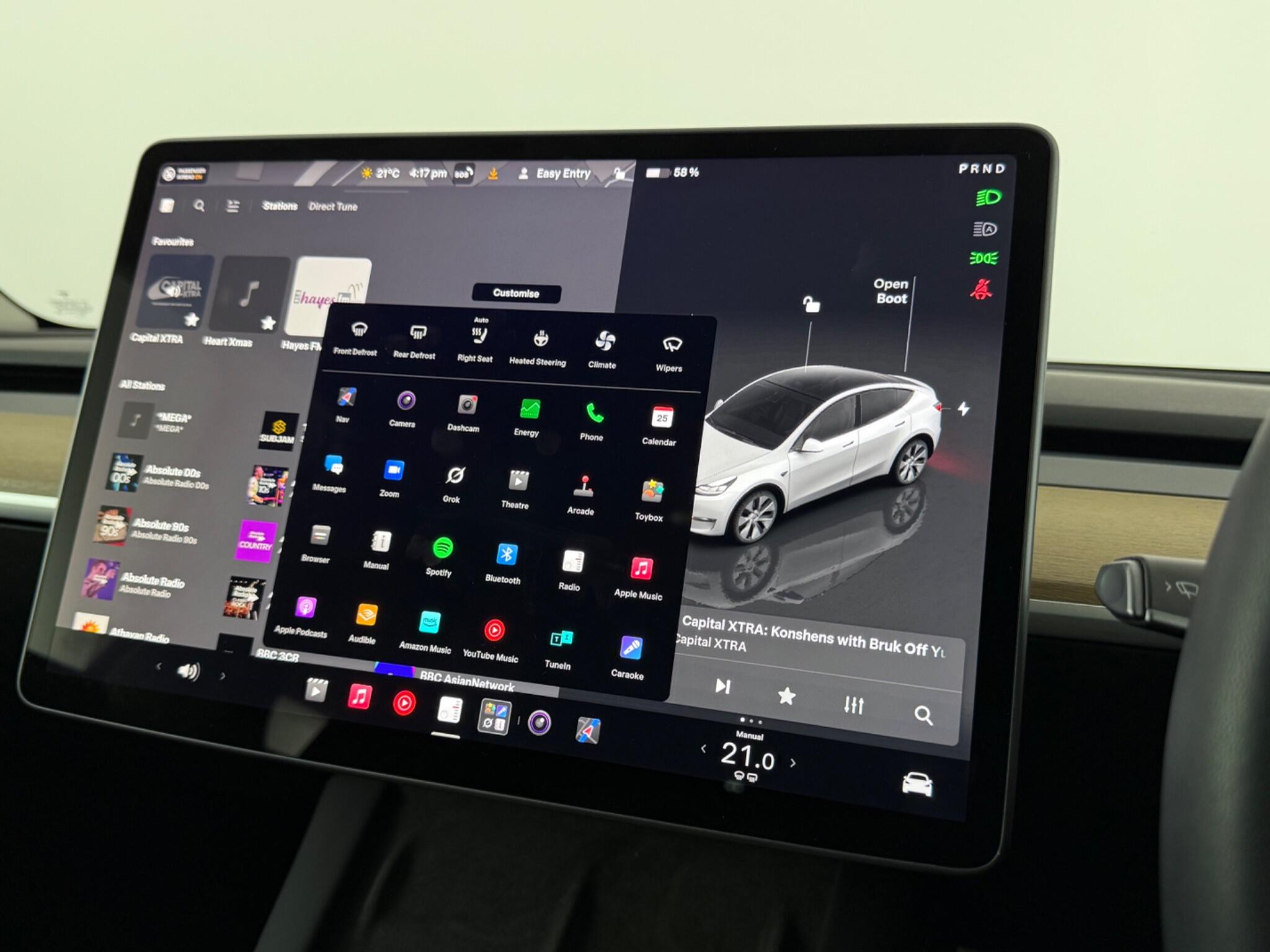 Tesla Model Y view 25