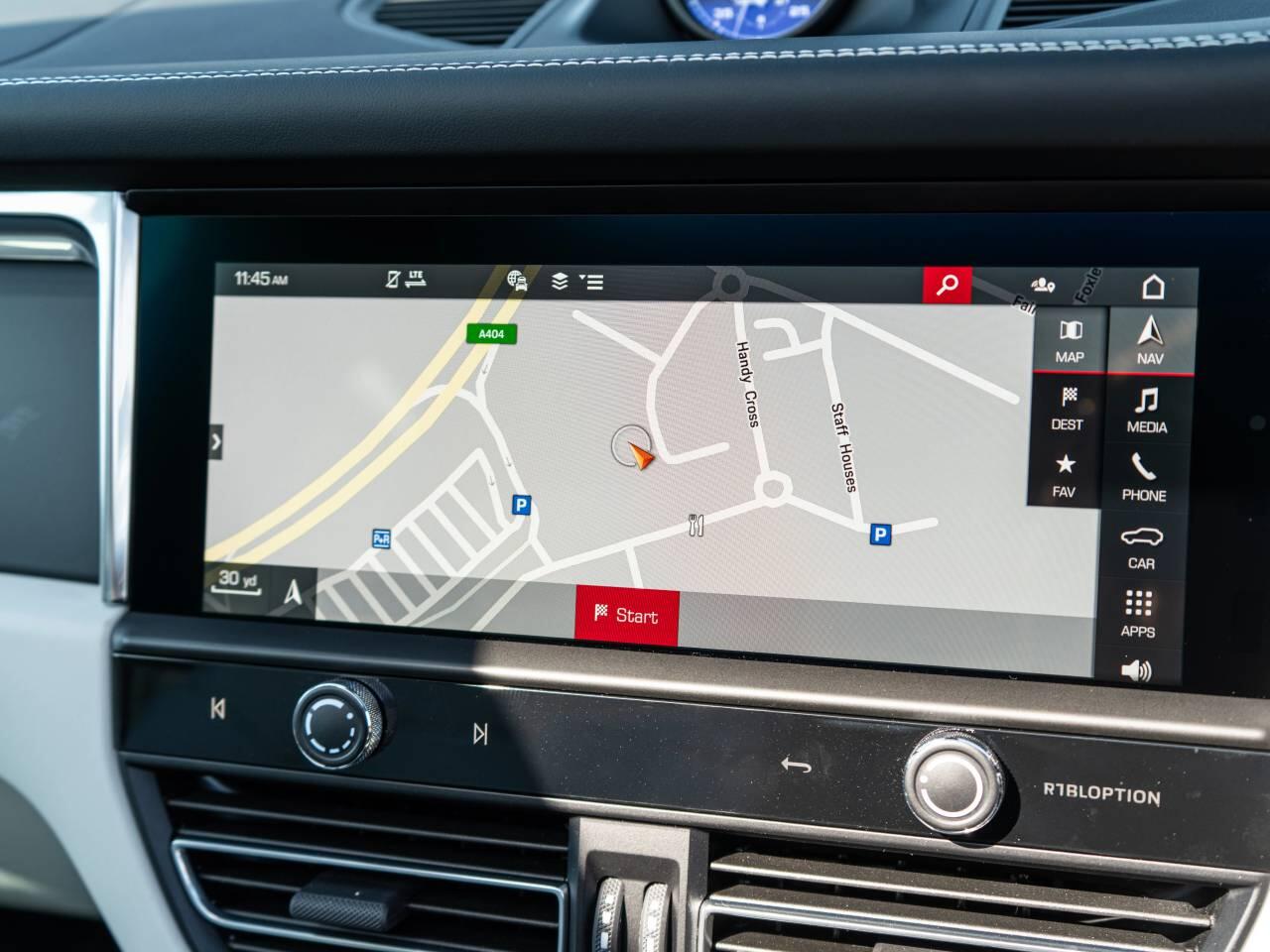 Porsche Macan view 30