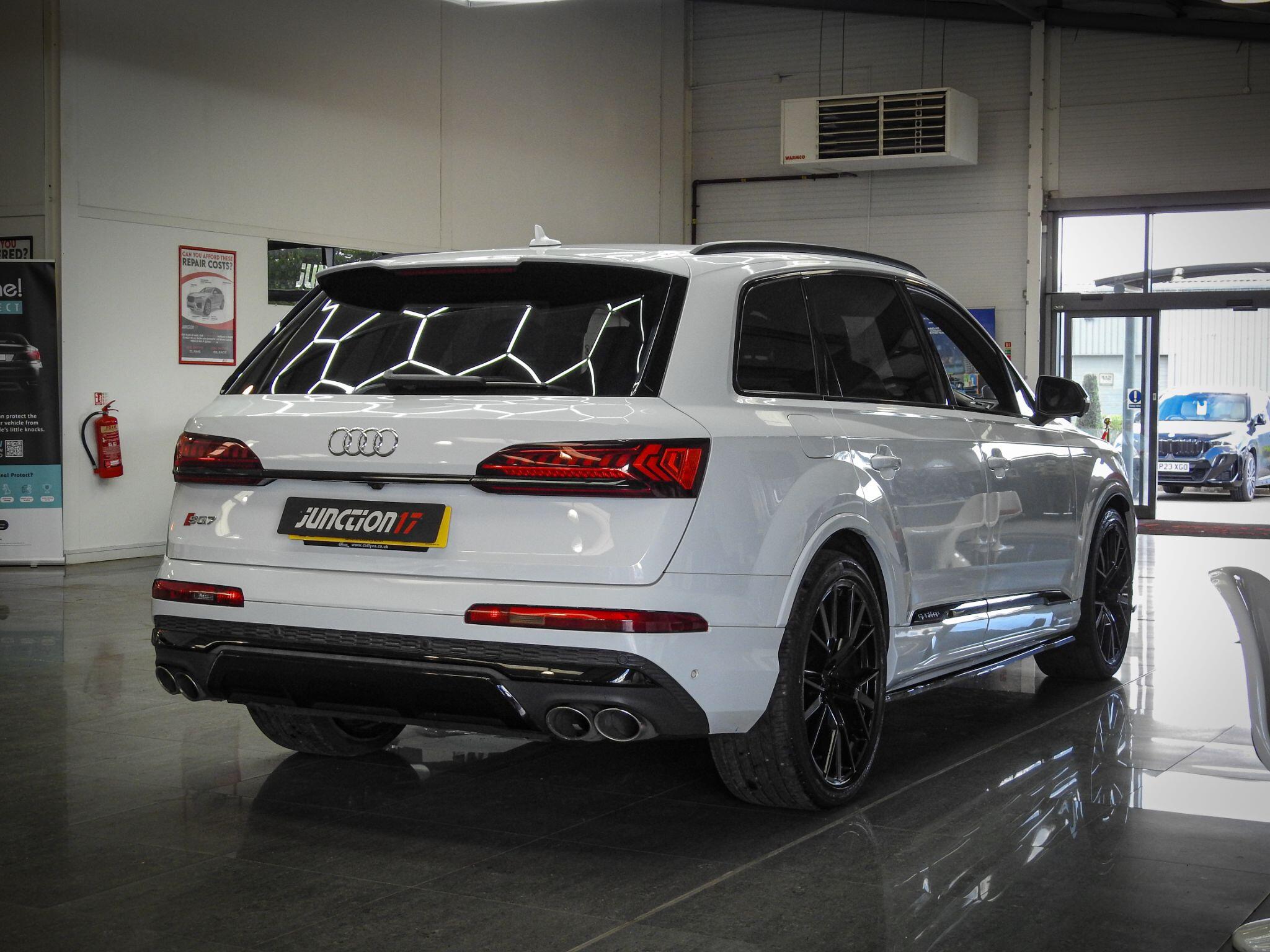Audi SQ7 view 14