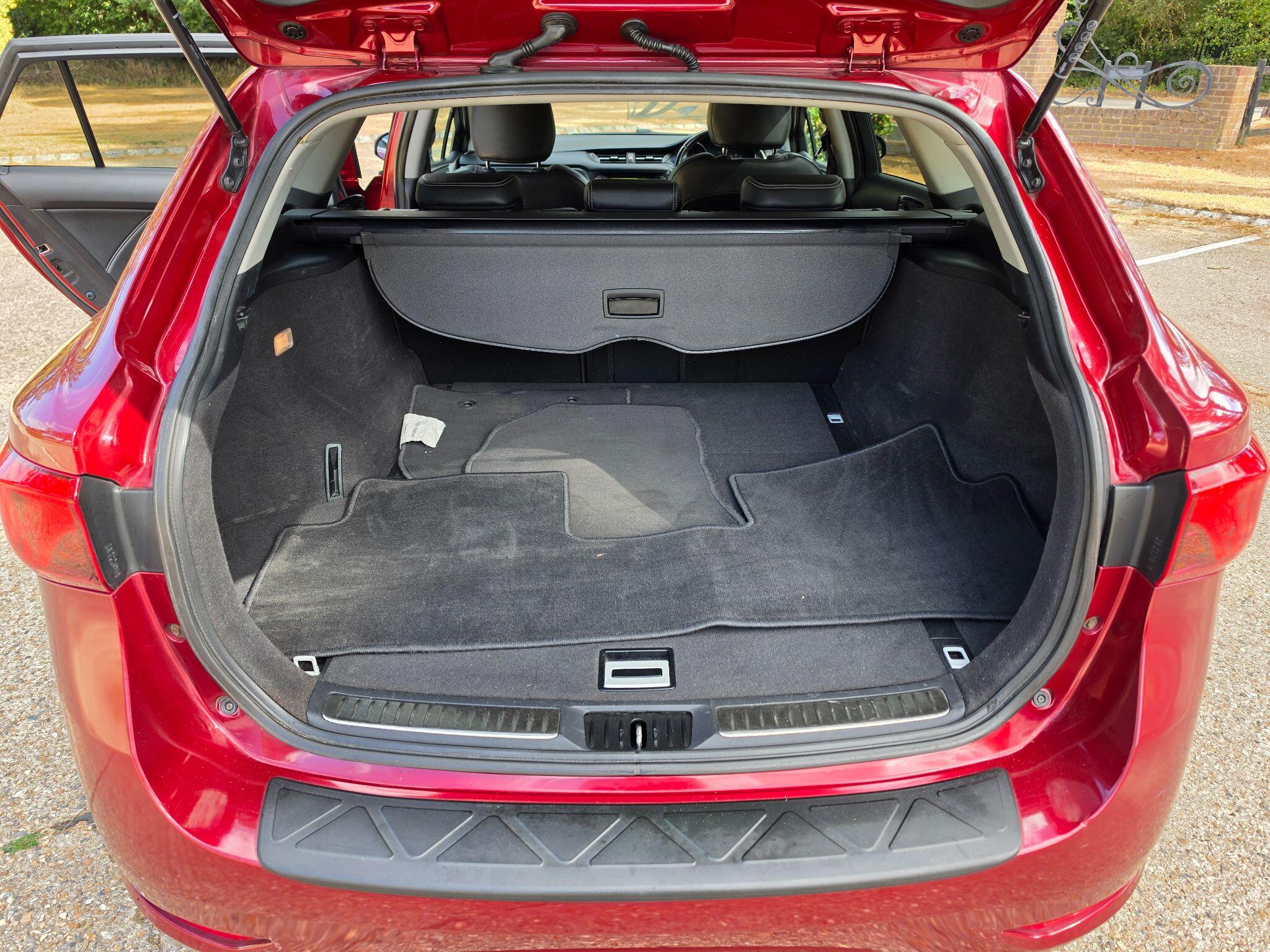 Toyota Avensis view 24