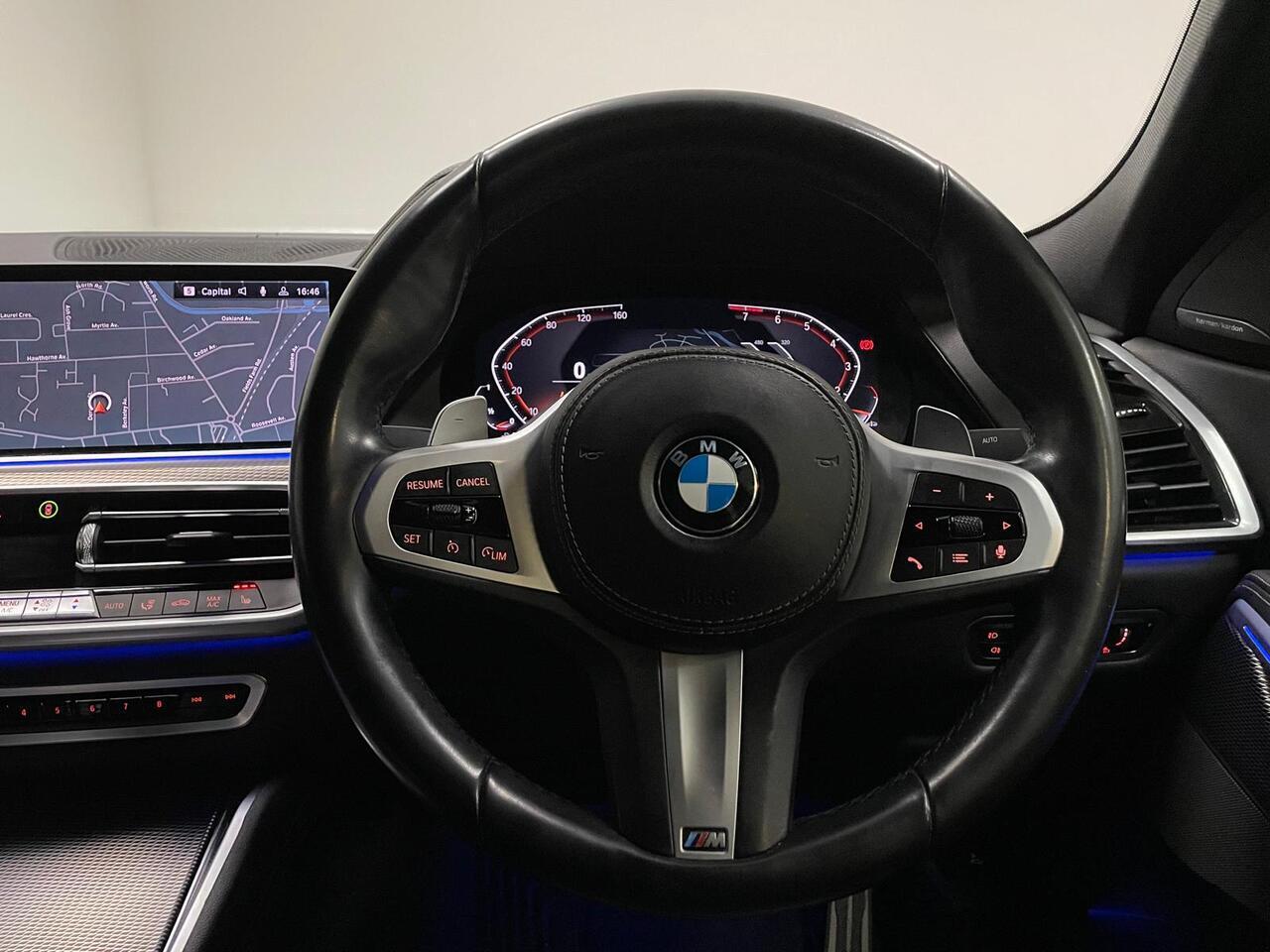 BMW X6 view 22