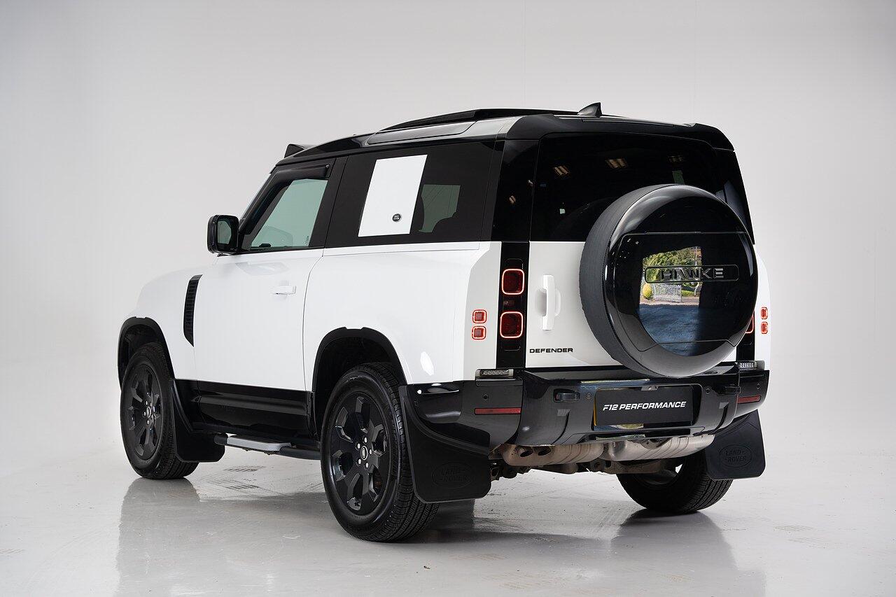 Land Rover Defender 90 view 9