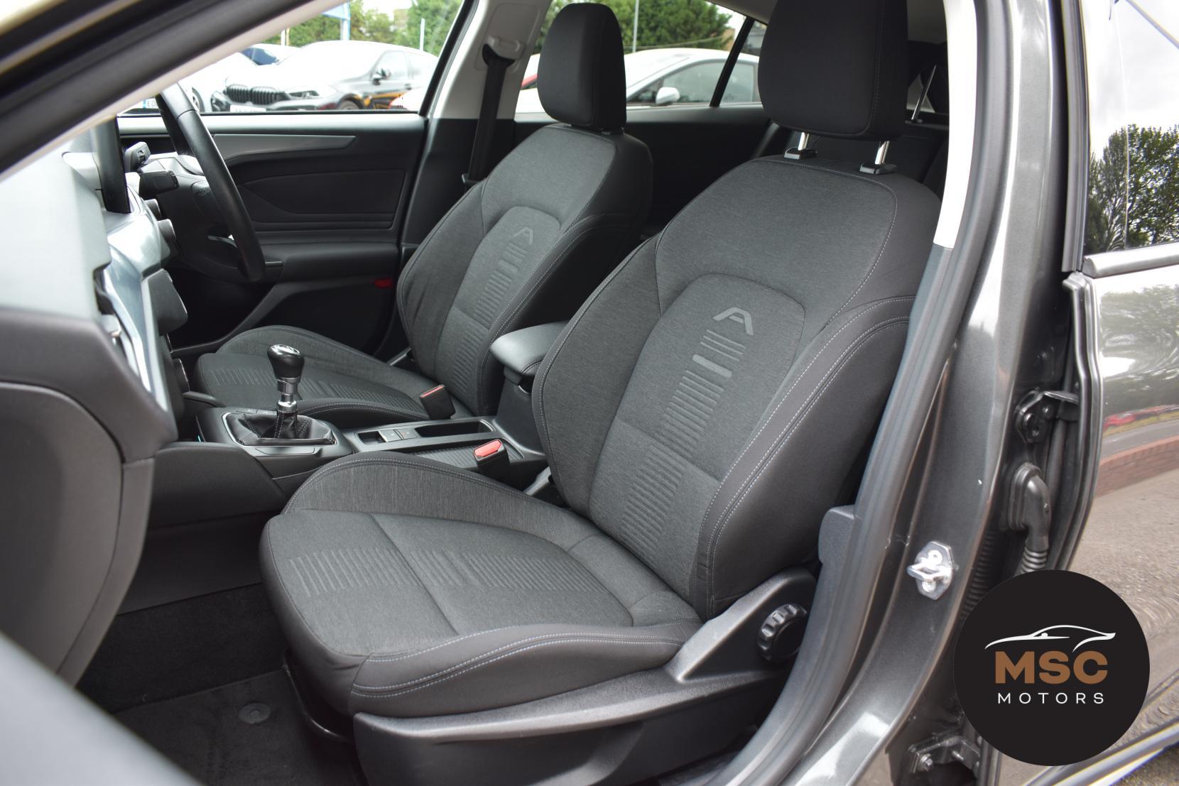 Ford Focus view 34