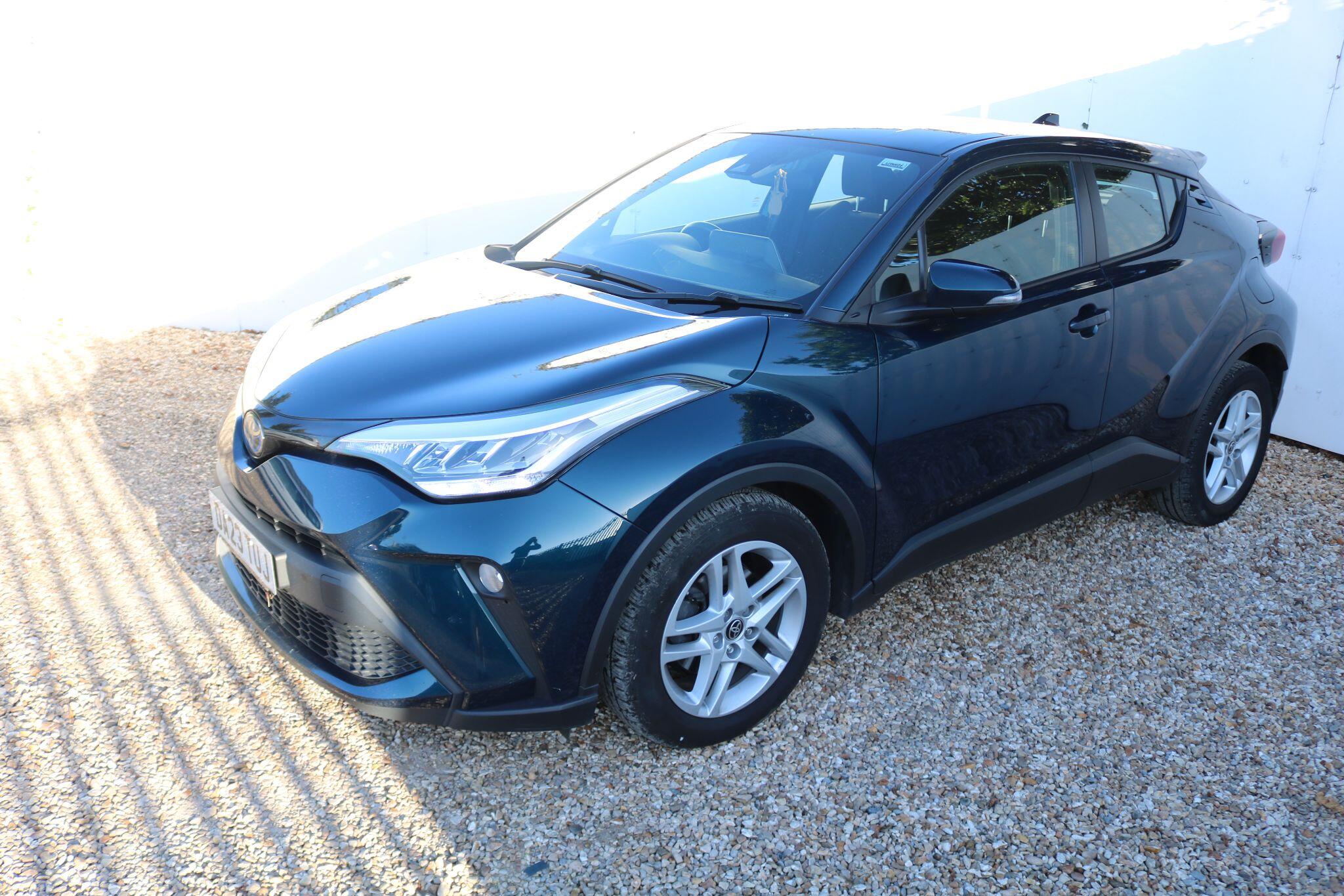Toyota C-HR view 14