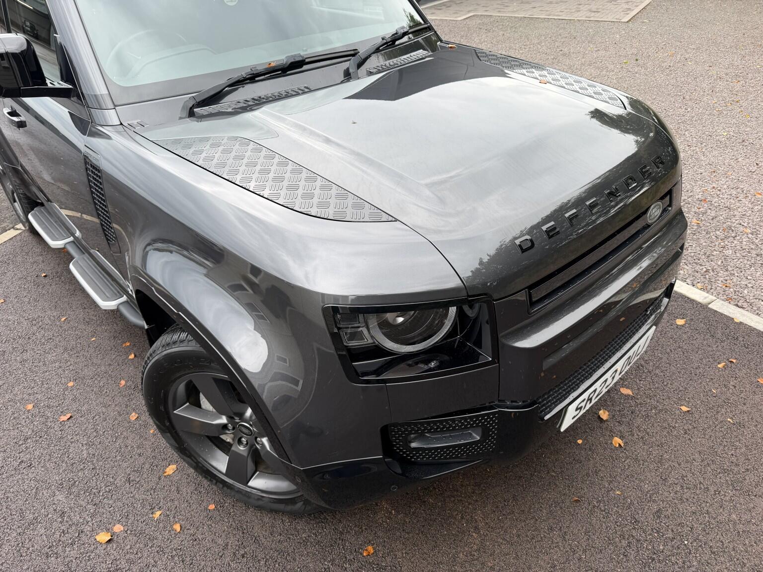 Land Rover Defender 110 view 9