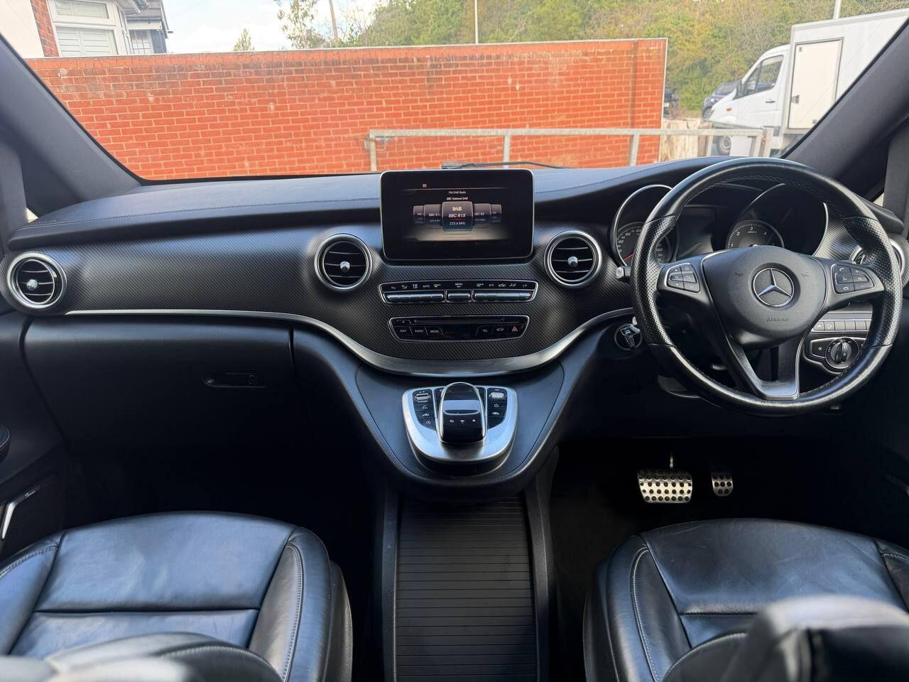 Mercedes-Benz V-Class view 22