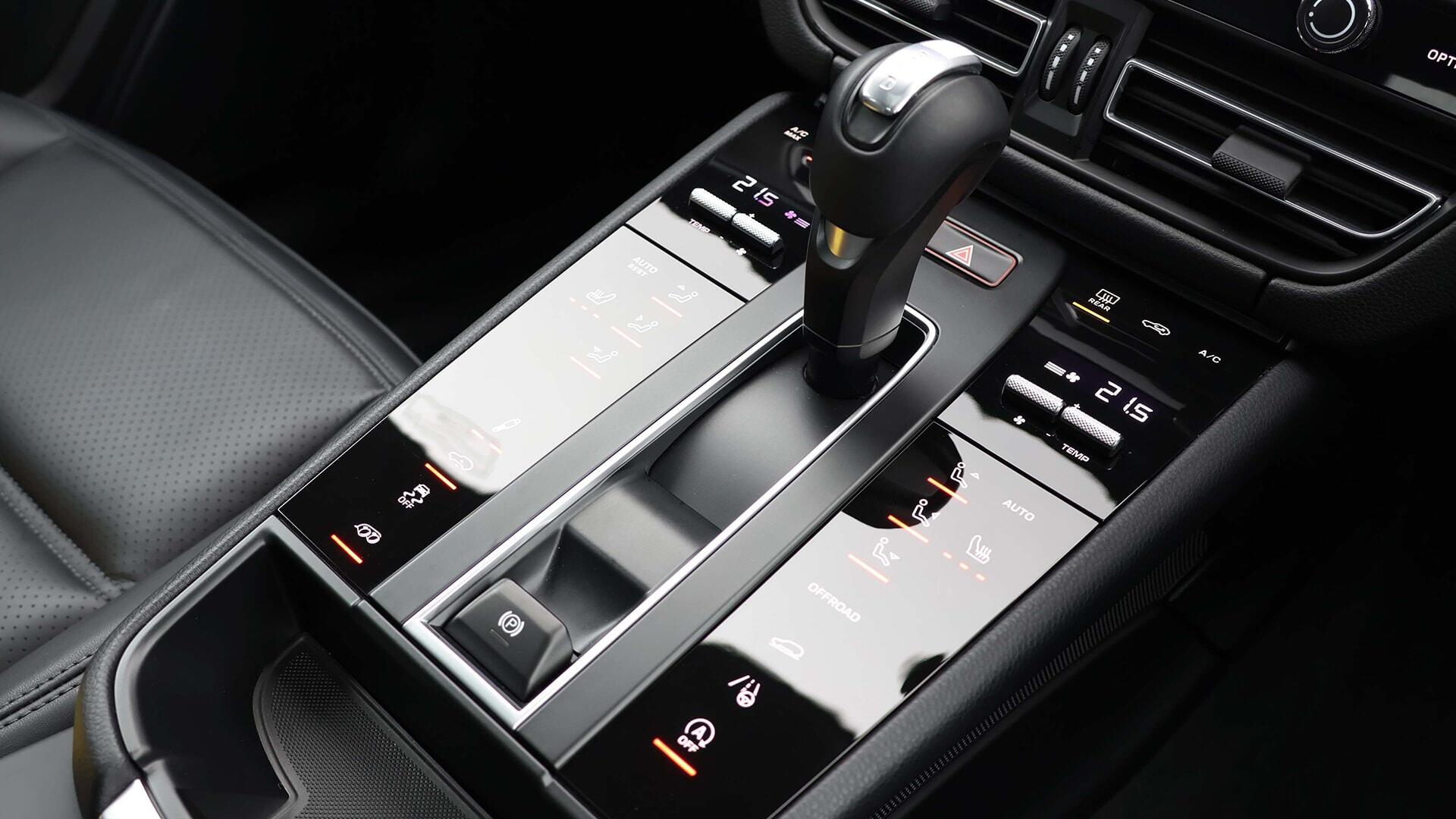 Porsche Macan view 11