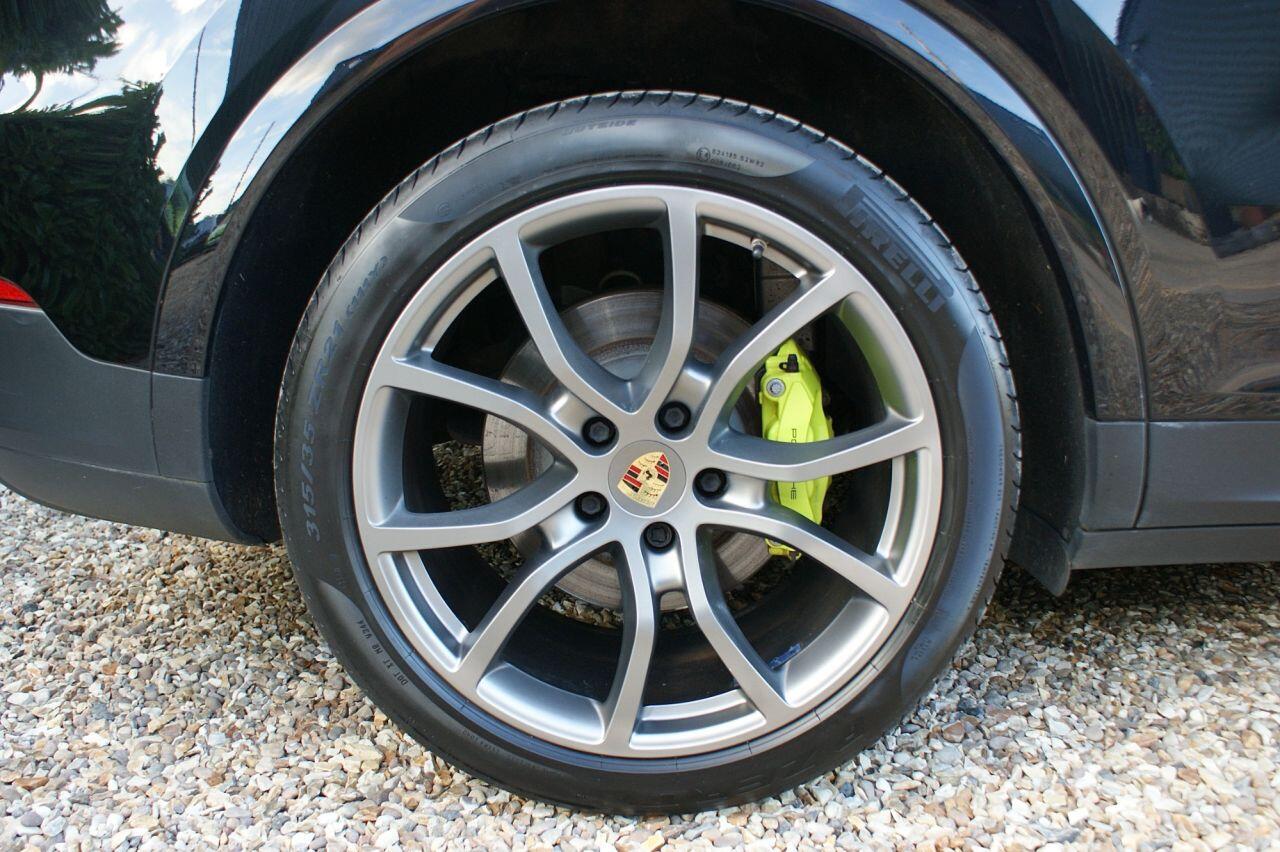 Porsche Cayenne view 14