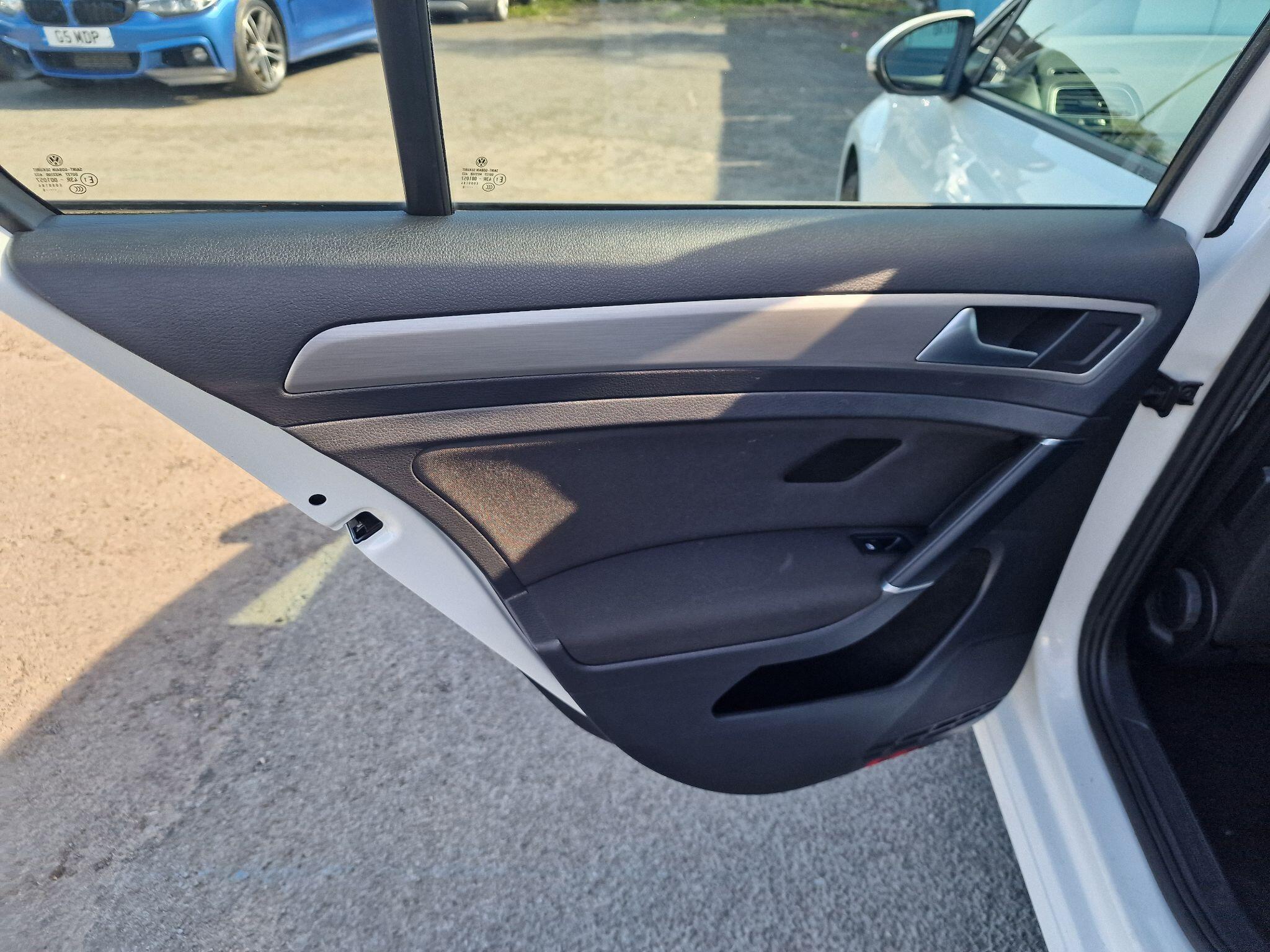 Volkswagen Golf view 35