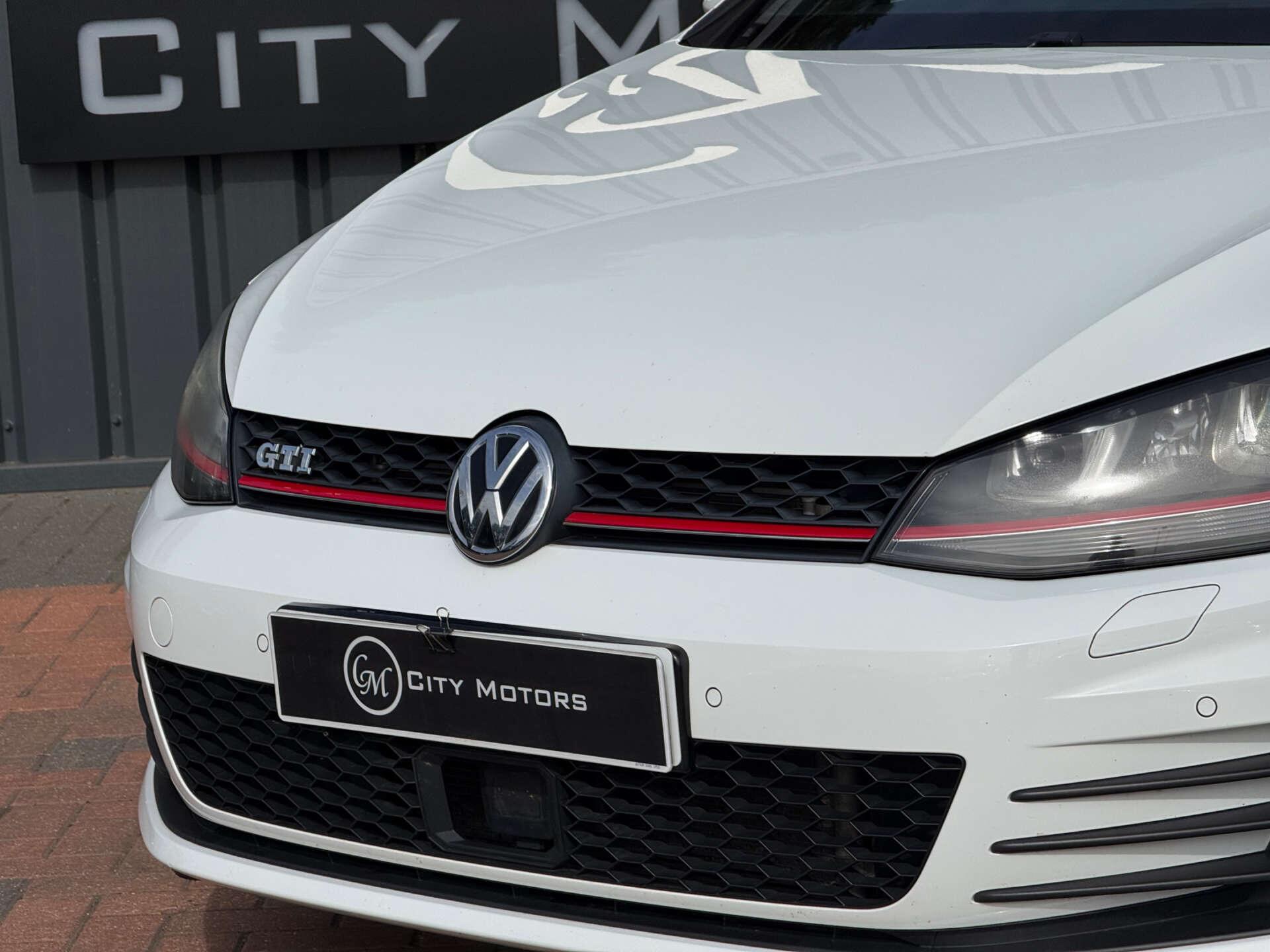Volkswagen Golf view 4