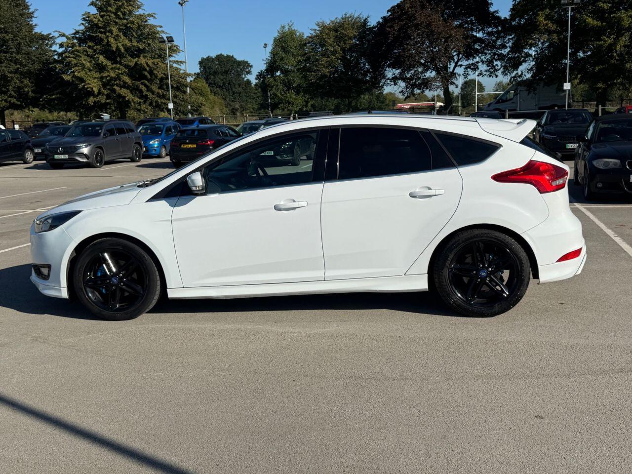 Ford Focus view 2