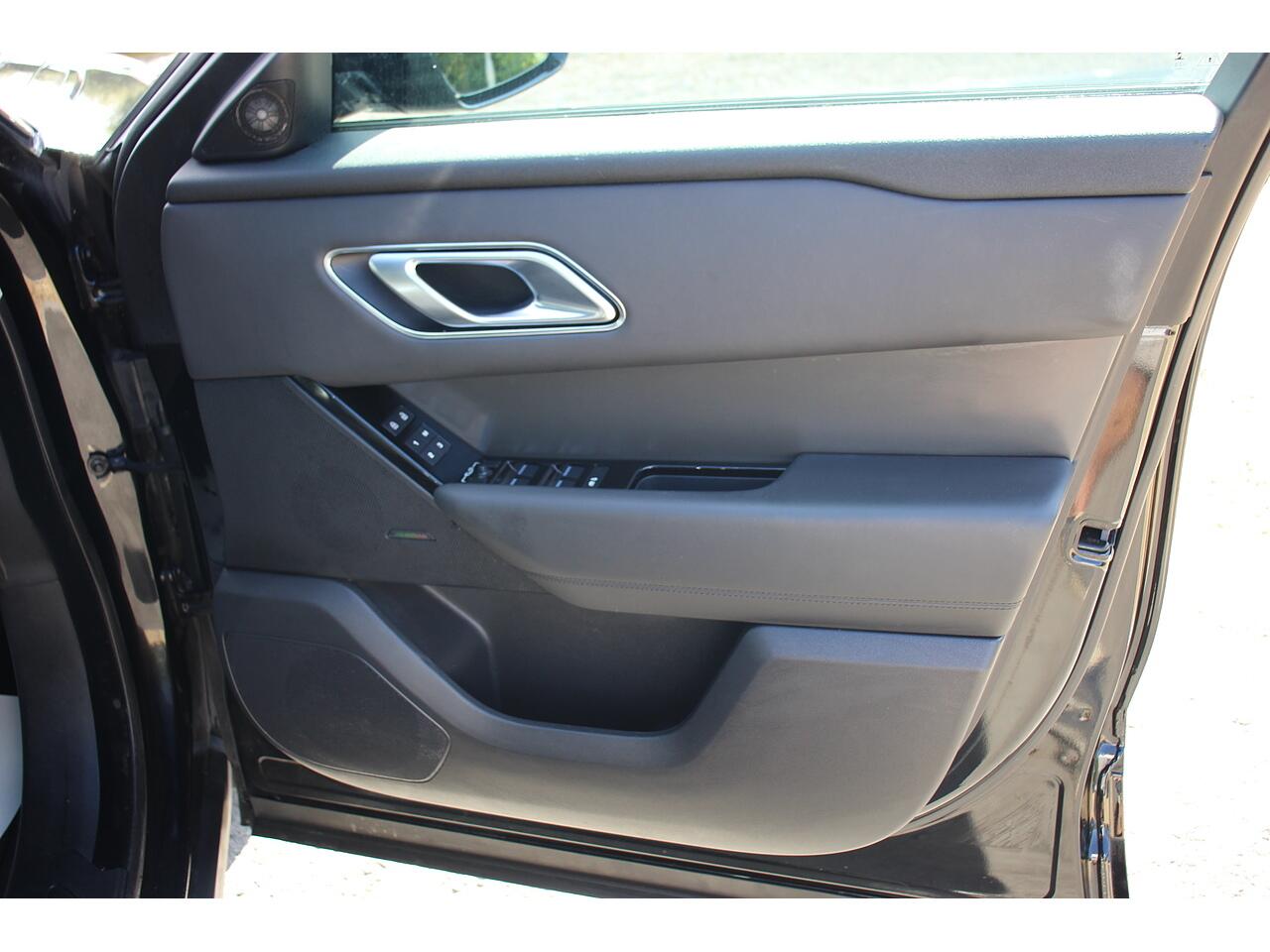 Land Rover Range Rover Velar view 31