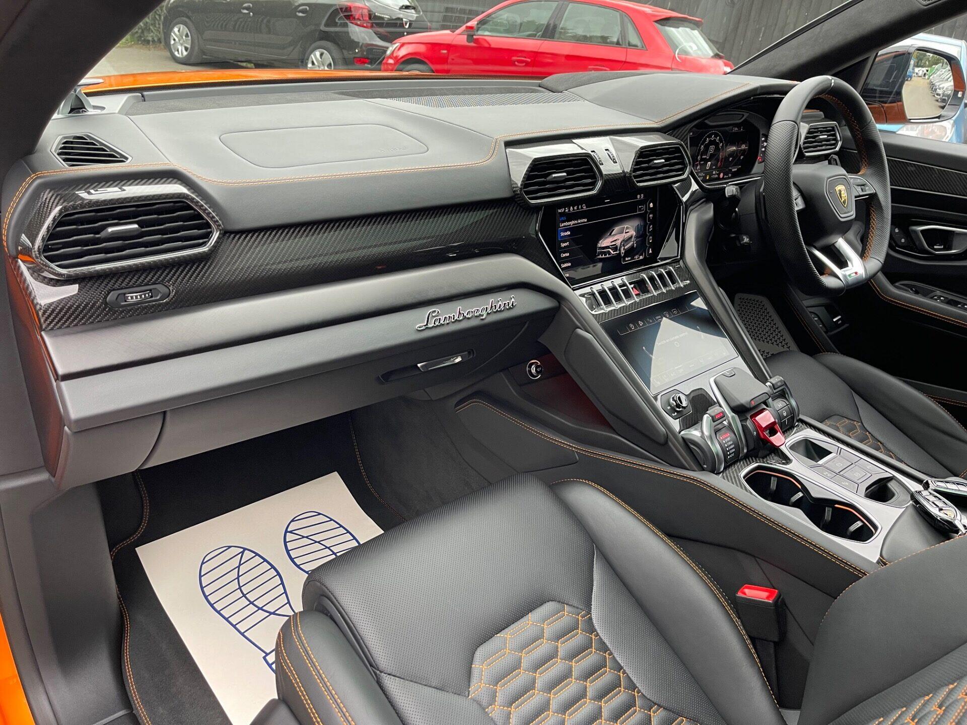 Lamborghini Urus view 27