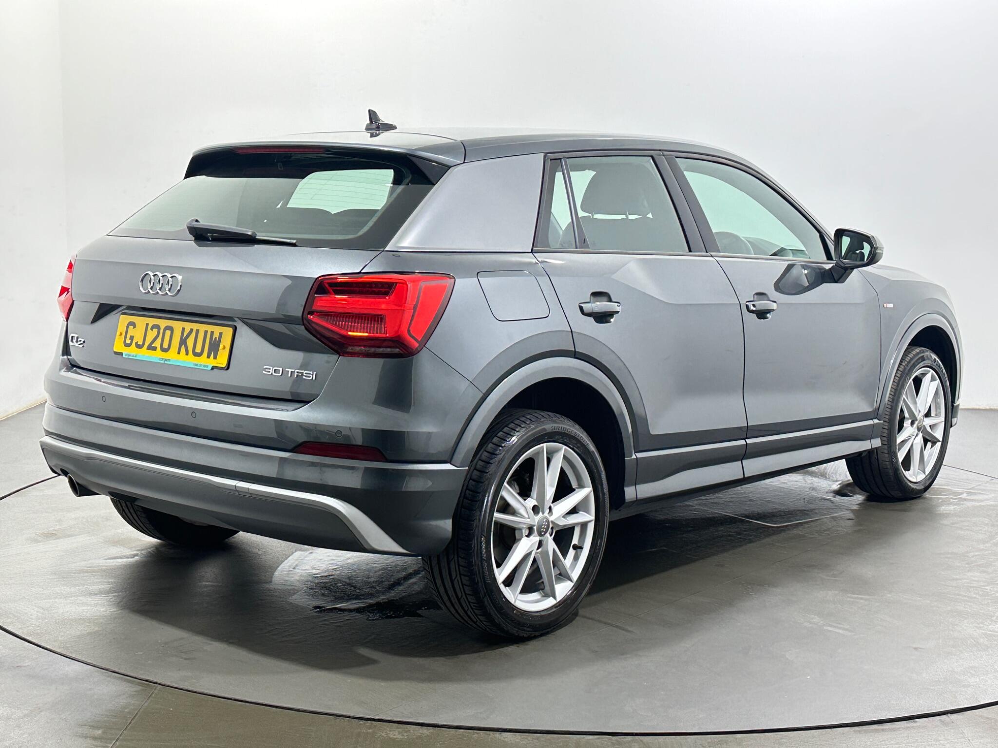 Audi Q2 view 8