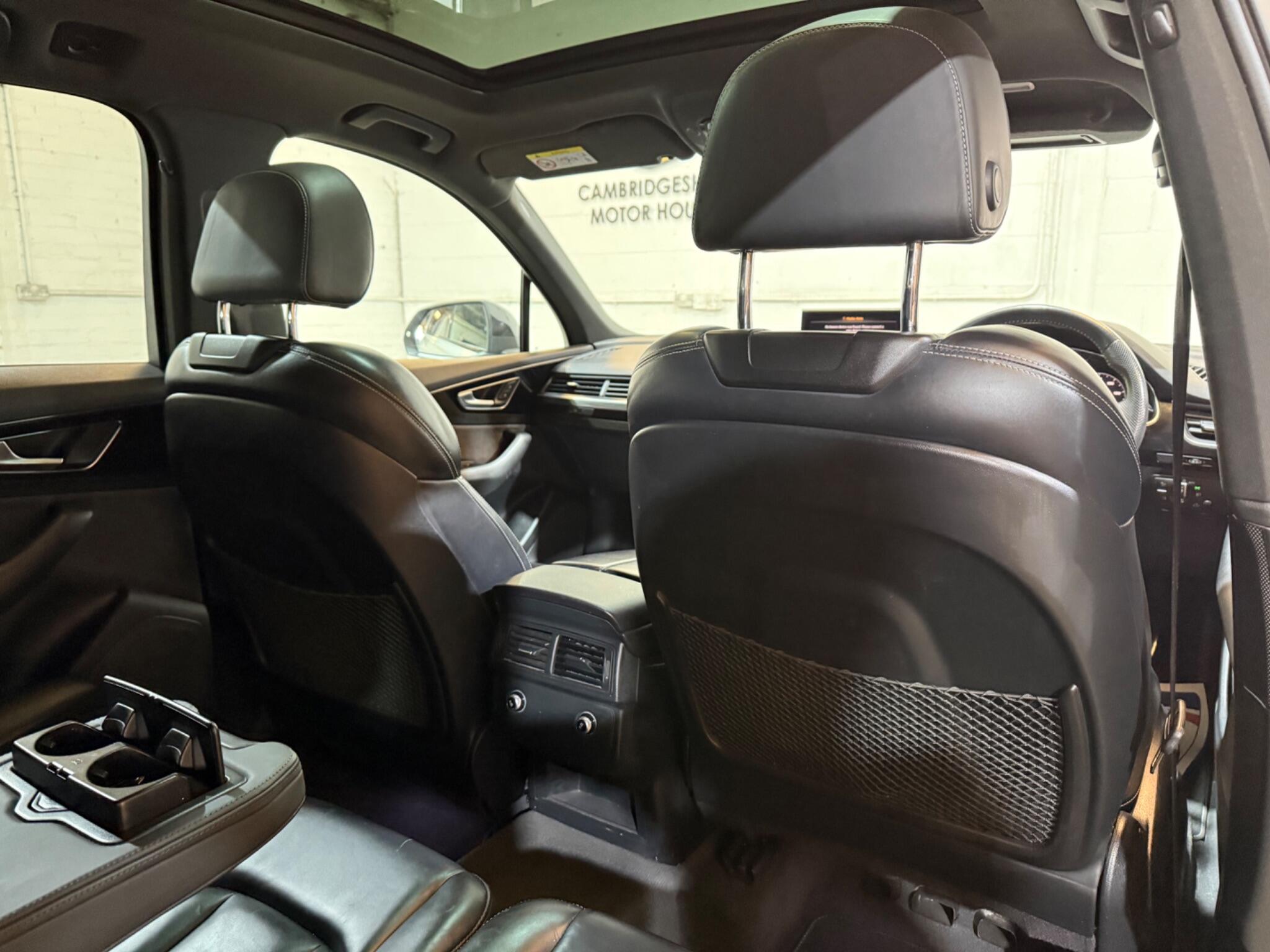 Audi Q7 view 43