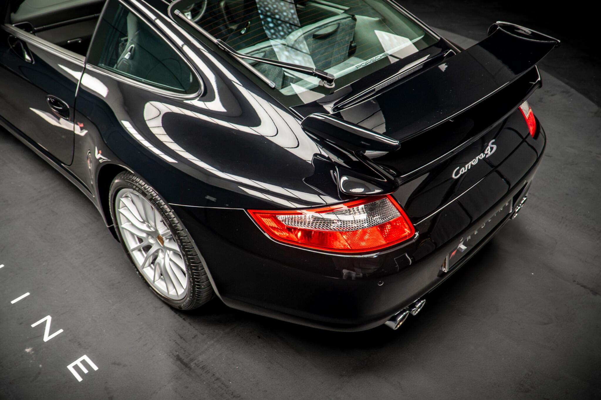 Porsche 911 view 19