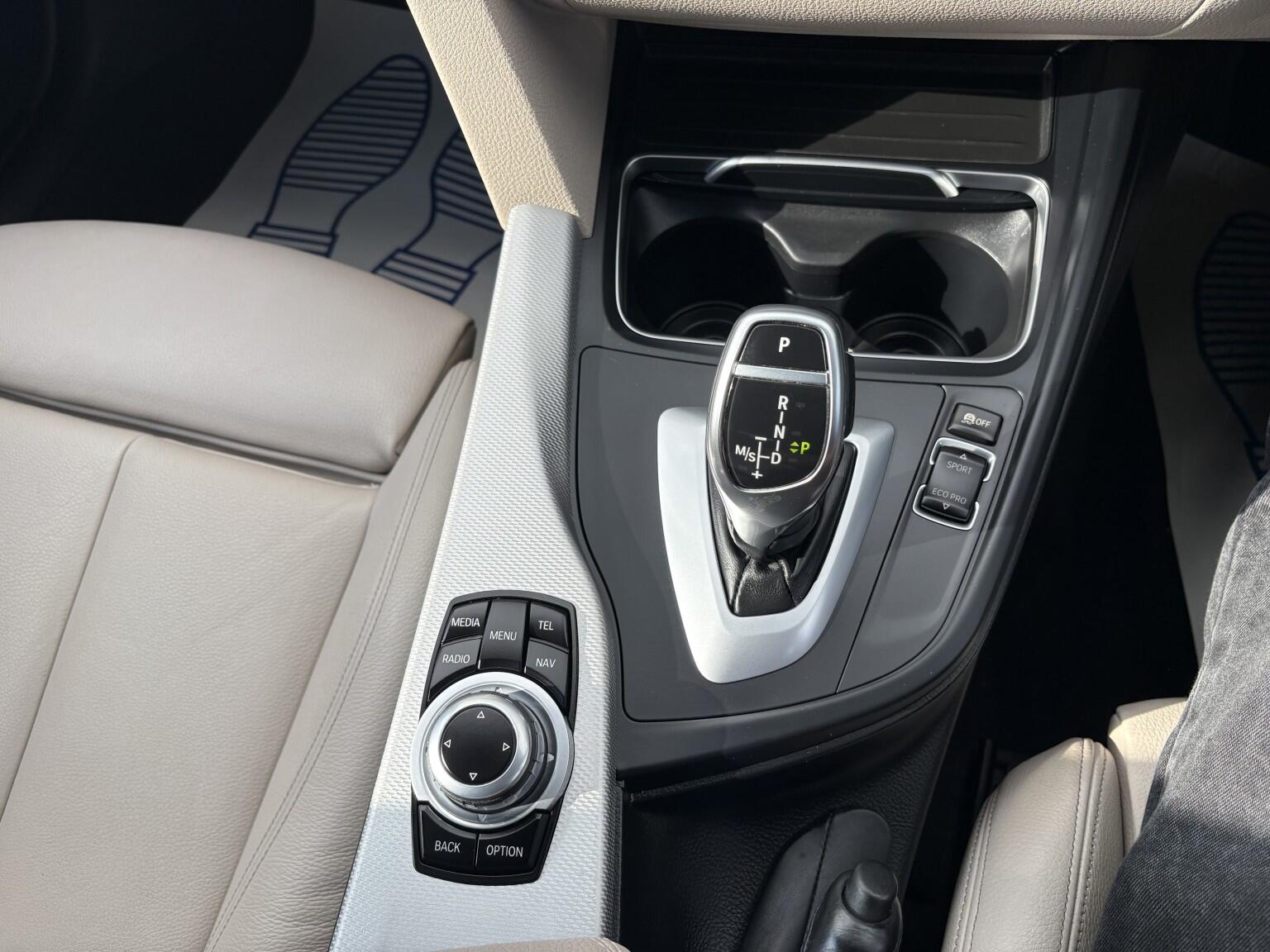 BMW 3 Series view 28