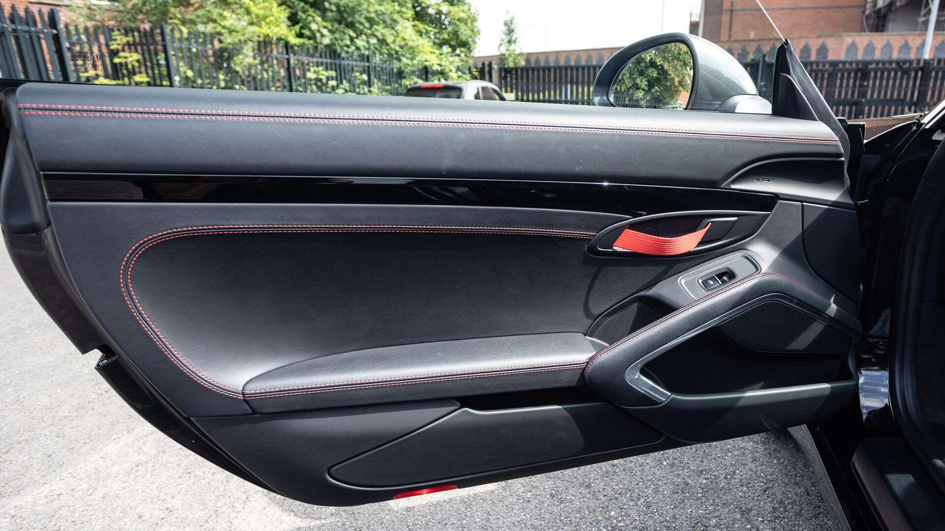 Porsche 911 view 28