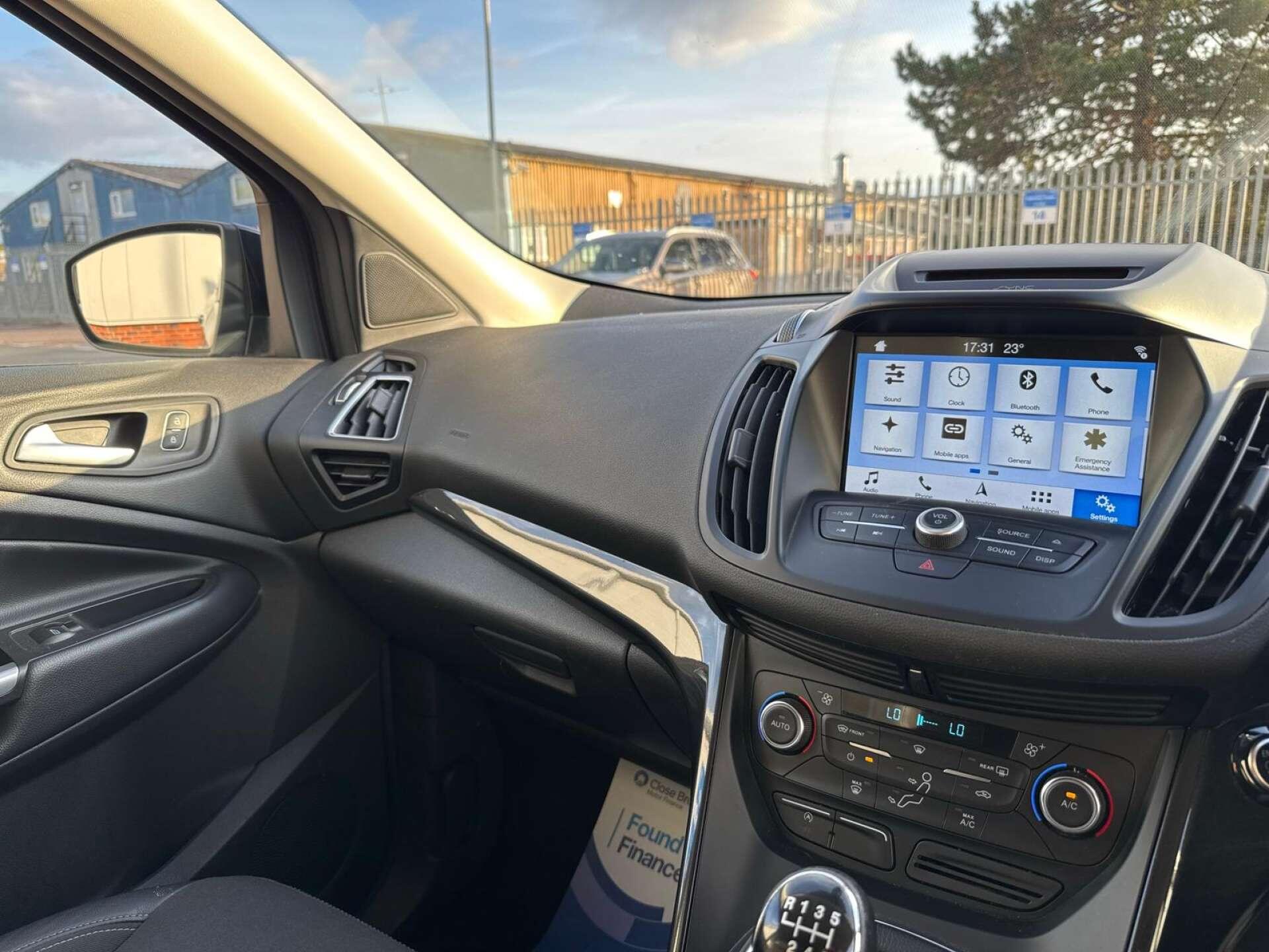 Ford Kuga view 102