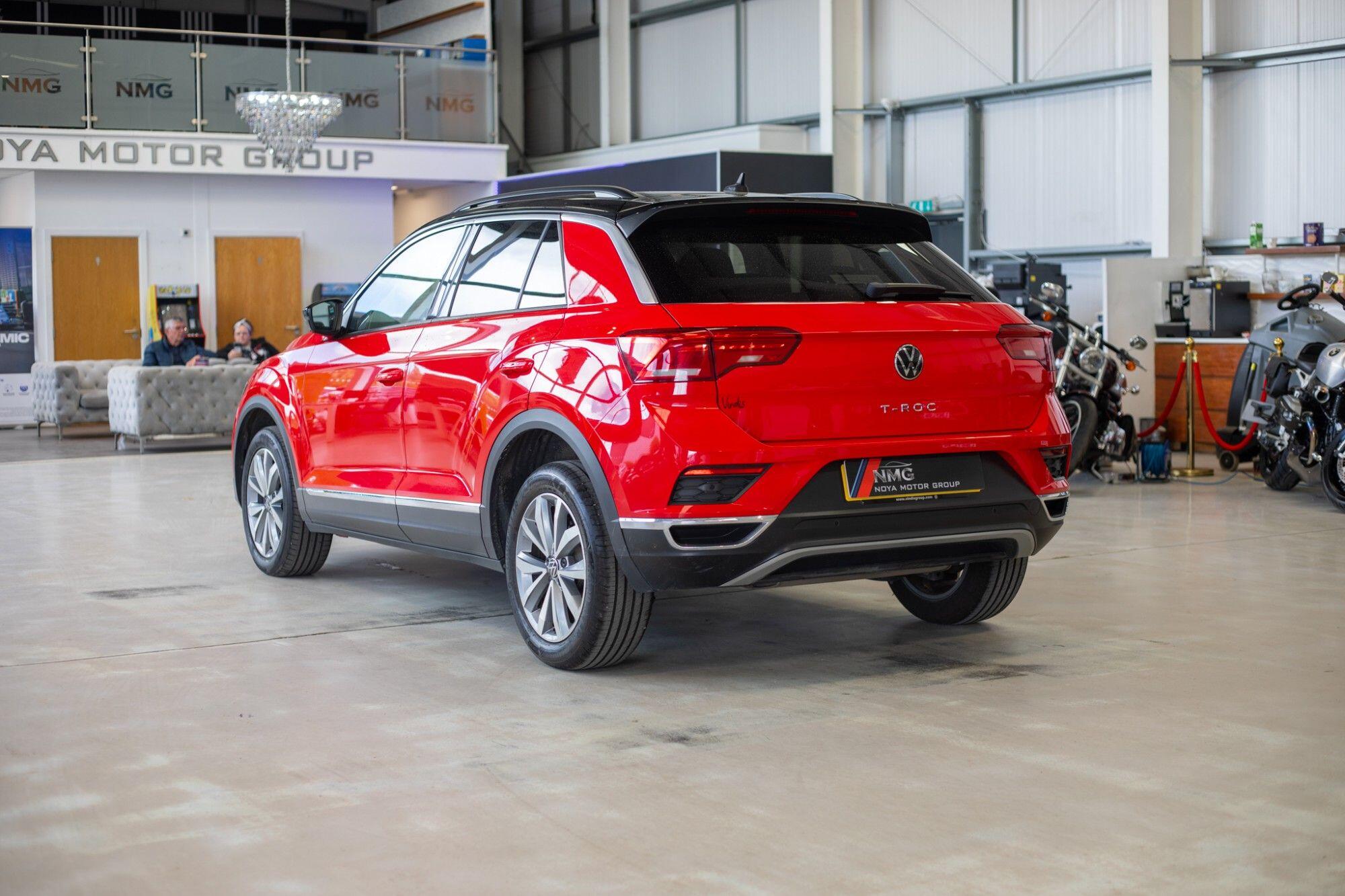 Volkswagen T-Roc view 33